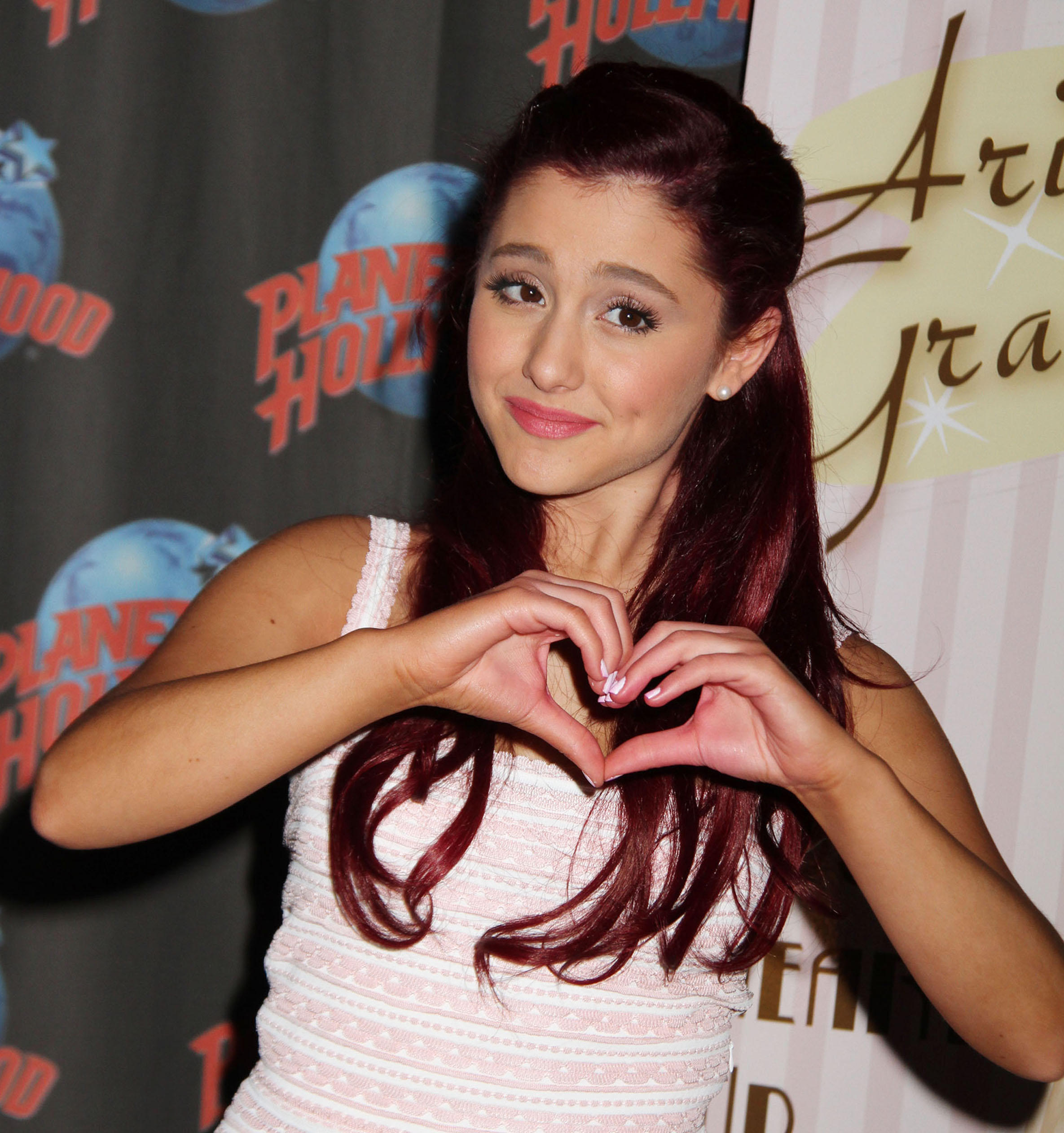 2370px x 2525px - Nickelodeon accused of sexualising Ariana Grande when she was child star