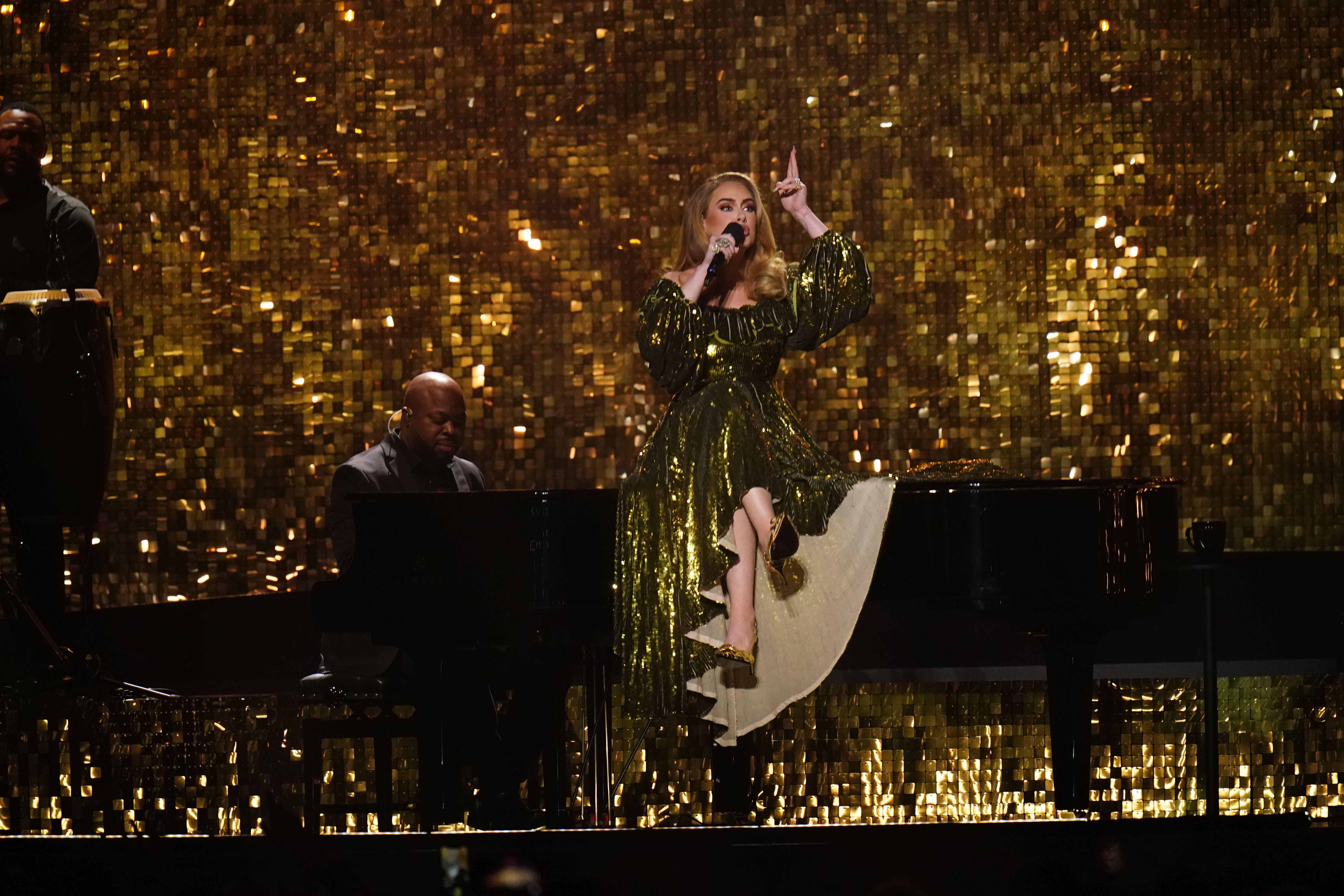 Adele tells audience she has jock itch from Las Vegas show