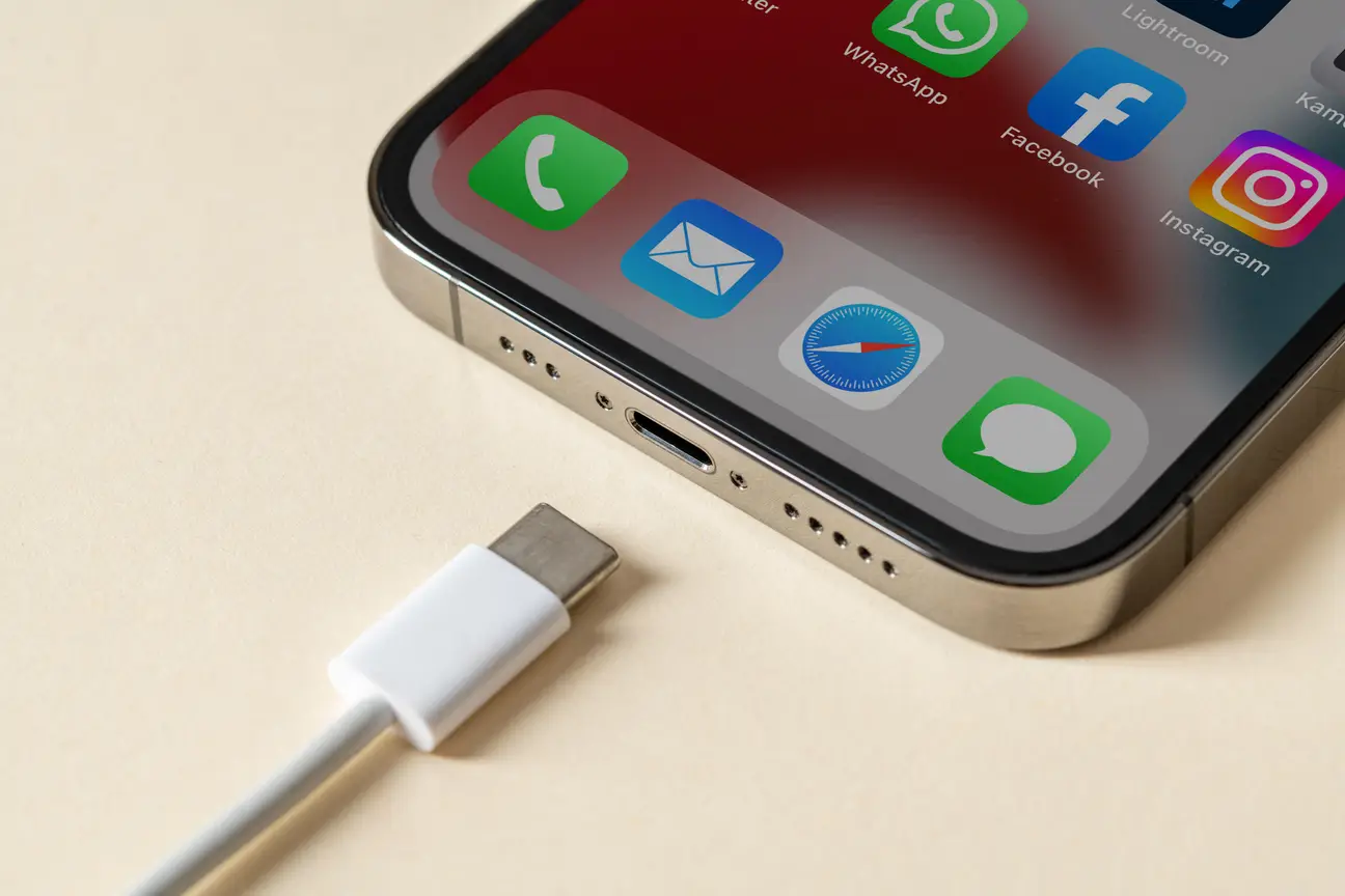 Apple could implement USB-C rule to iPhones in the most Apple way