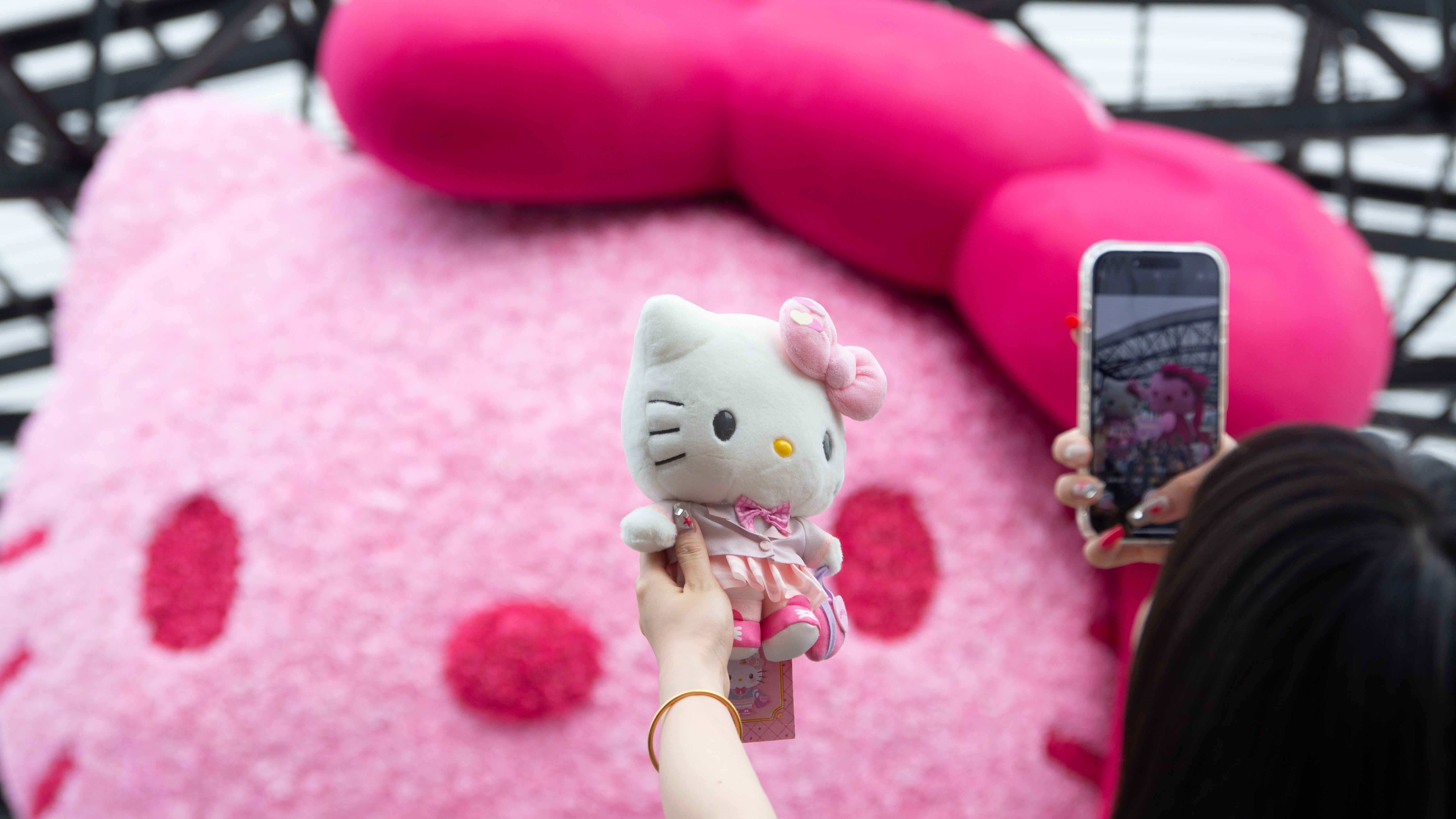 Hello Kitty designer steps down four decades after creating