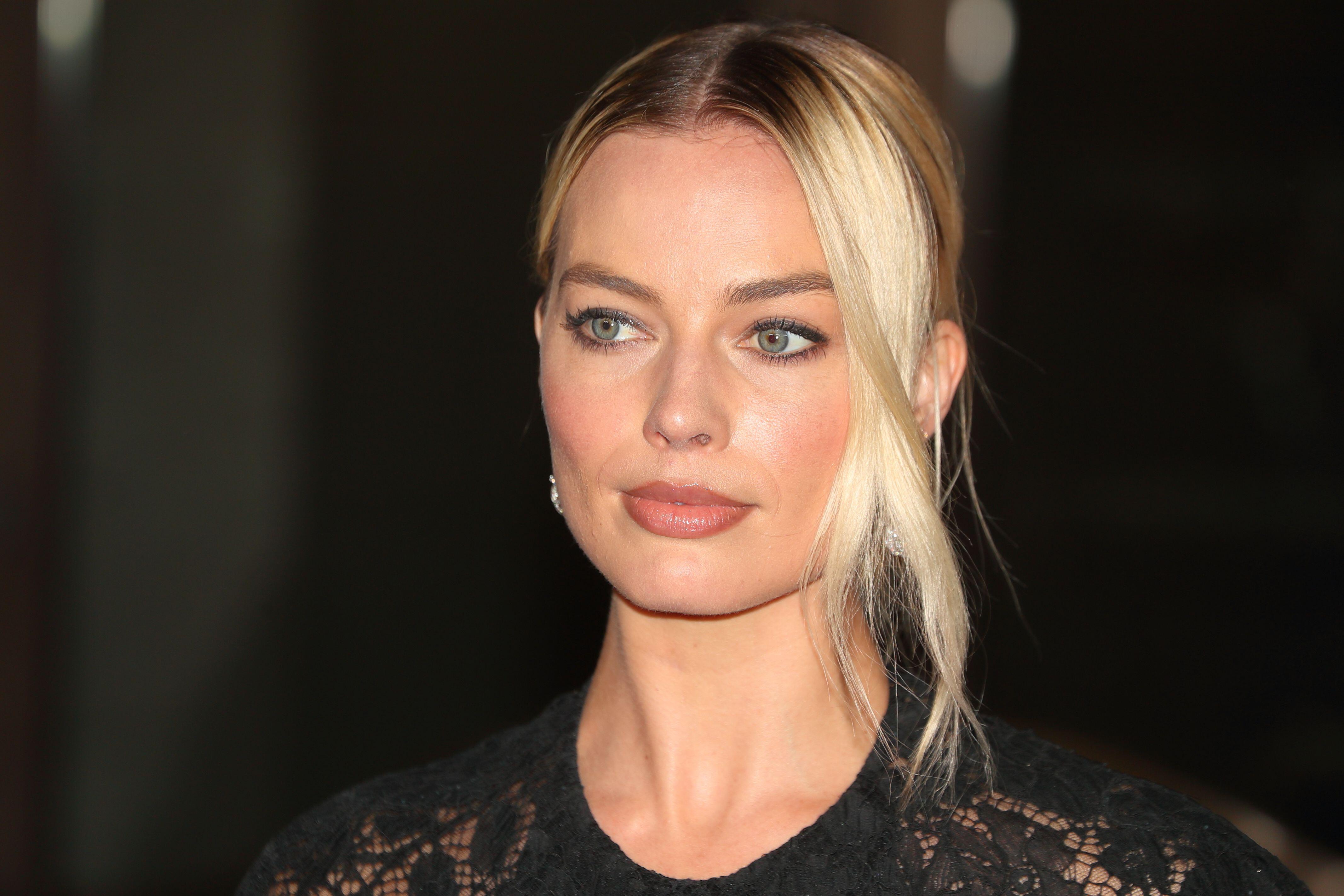 Margot Robbie said Hooters offered her a job when she was 16 after