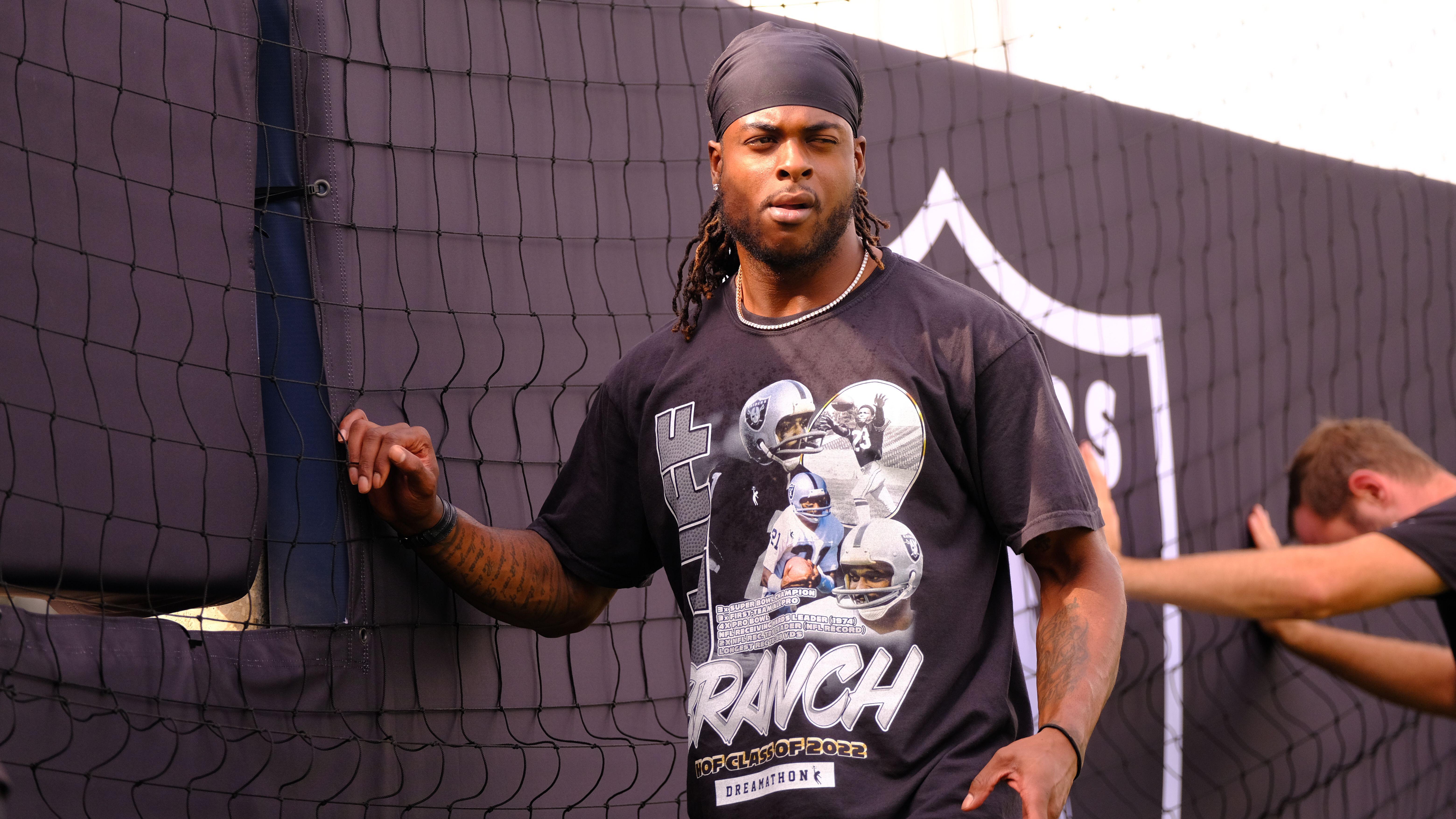 Photographer shoved to the ground by Las Vegas Raiders star Davante Adams  files police report