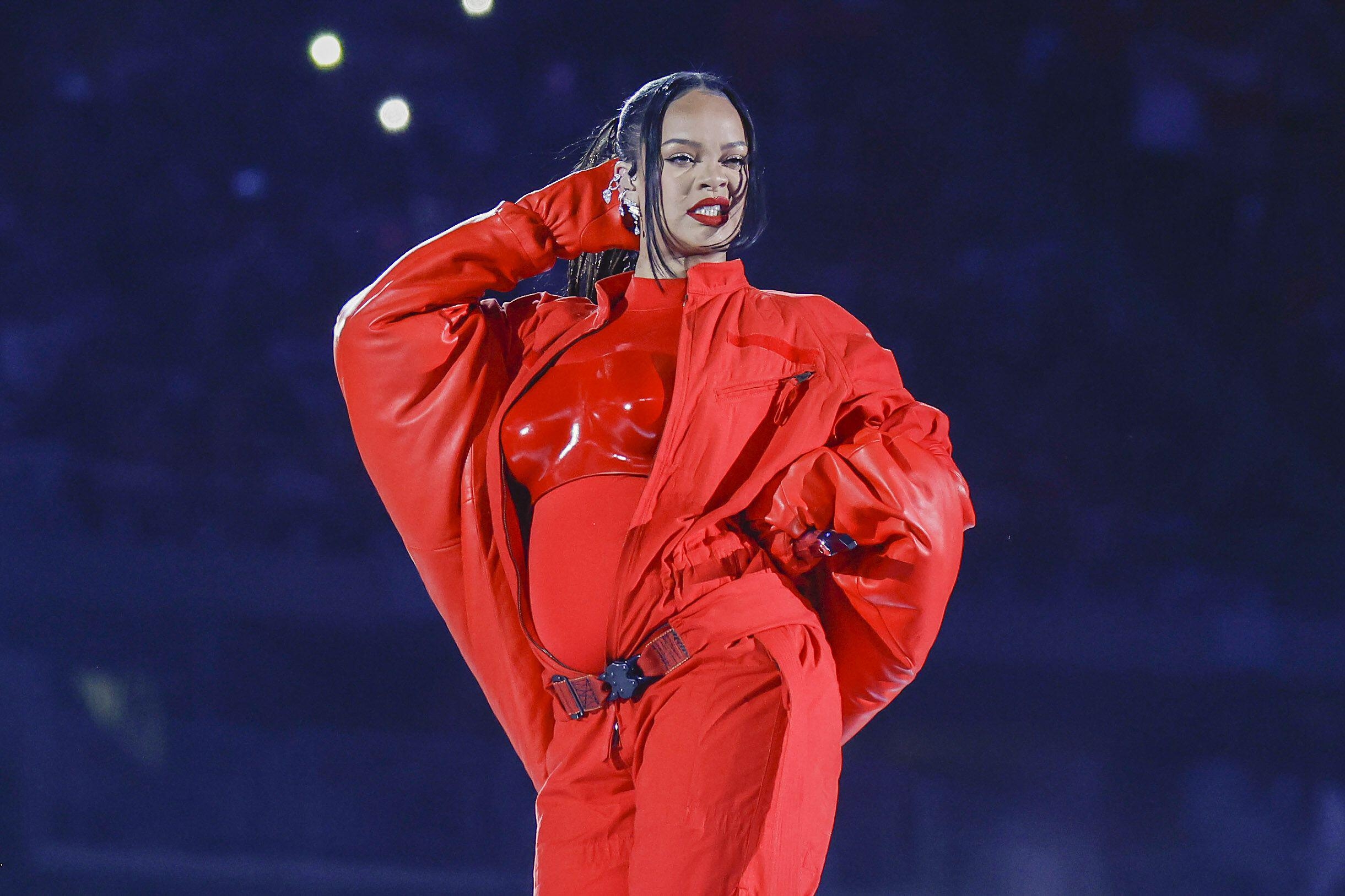 Rihanna's dad found out about her pregnancy as he watched the Super Bowl  Halftime Show