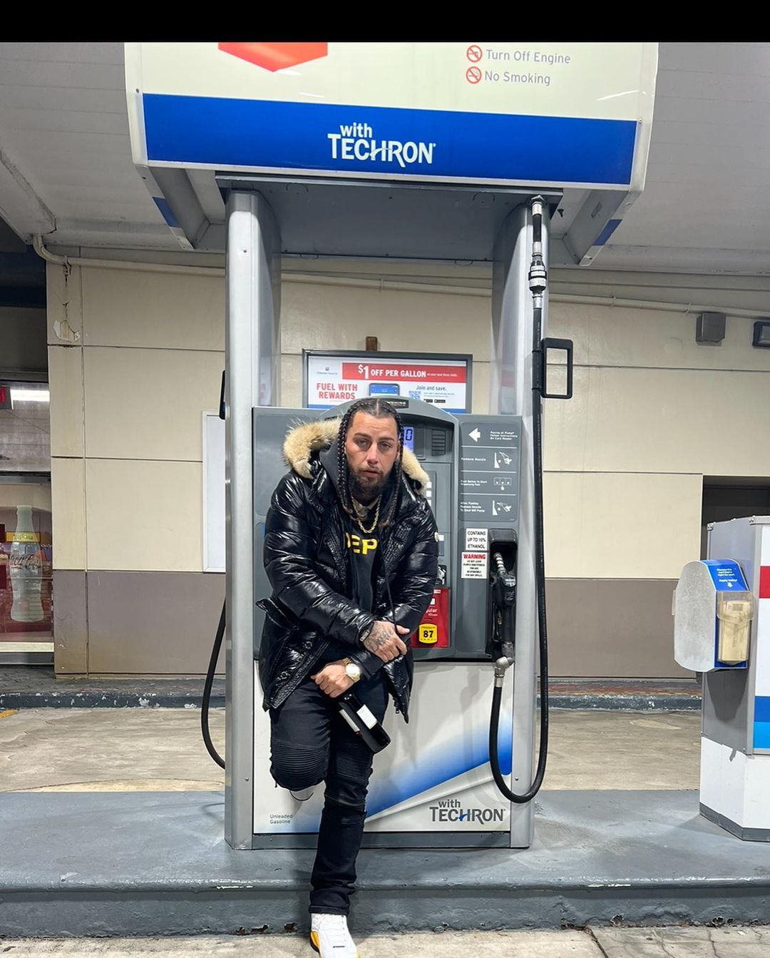 Tekashi 6ix9ine's bodyguard is challenging his attackers to a $10k fight