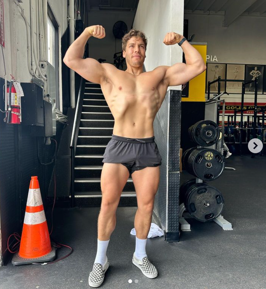 Arnold Schwarzenegger's son is starting to catch up to his dad in lifting  weights as he recreates iconic pose