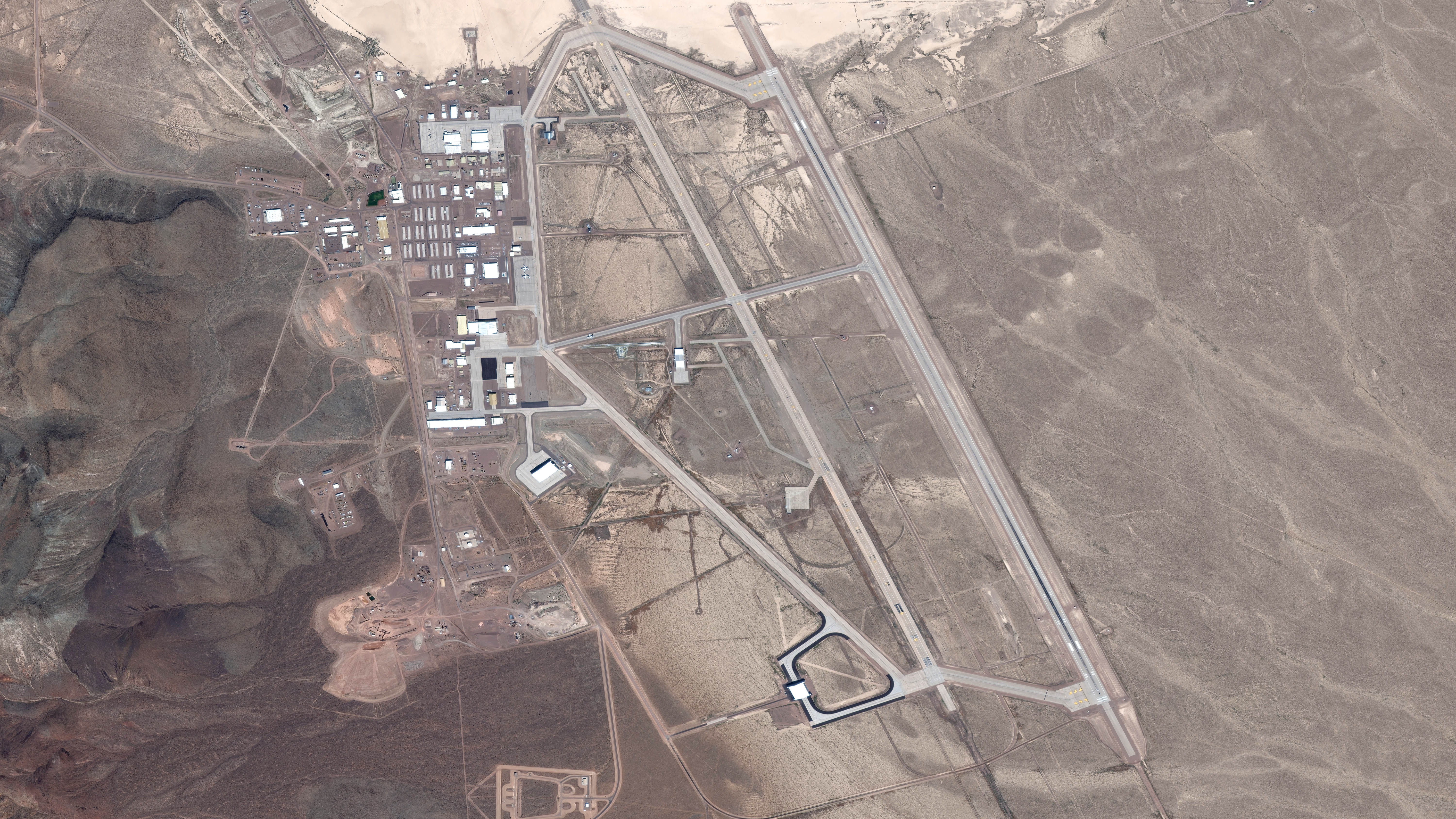 エリア51 Bizarre details revealed after mysterious crash near Area 51 leads