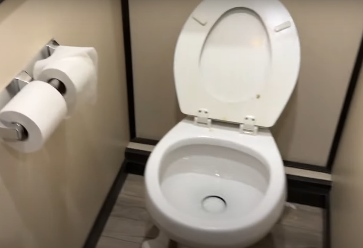 You Can Get A Timer For People Who Spend Too Long On The Toilet - LADbible