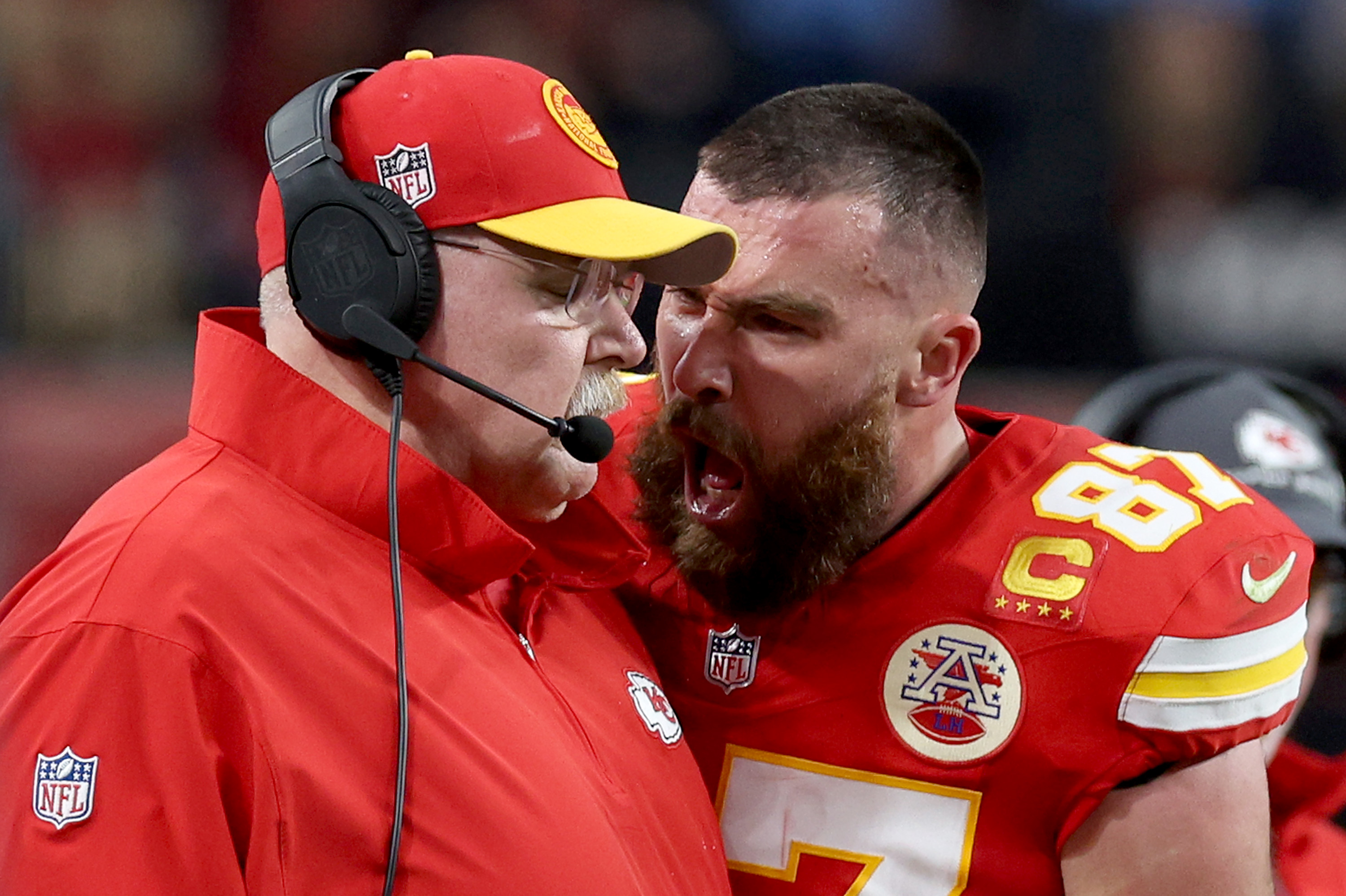 Body language expert gives verdict on Travis Kelce's 'red flag behavior' as  fans urge Taylor Swift