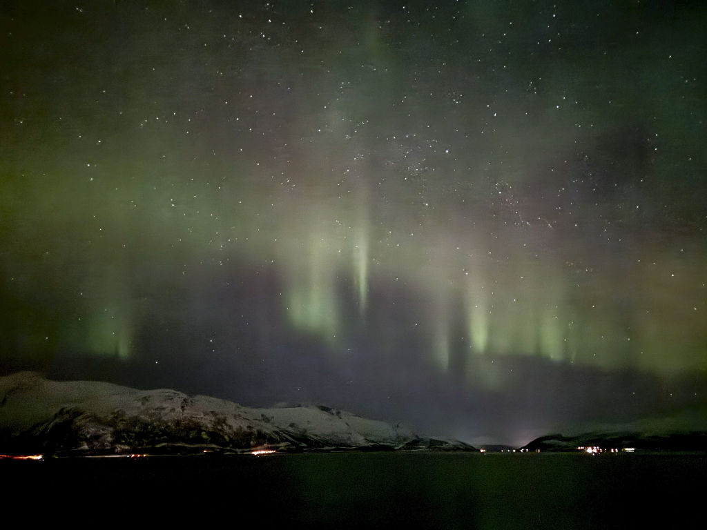 The sound of aurora borealis