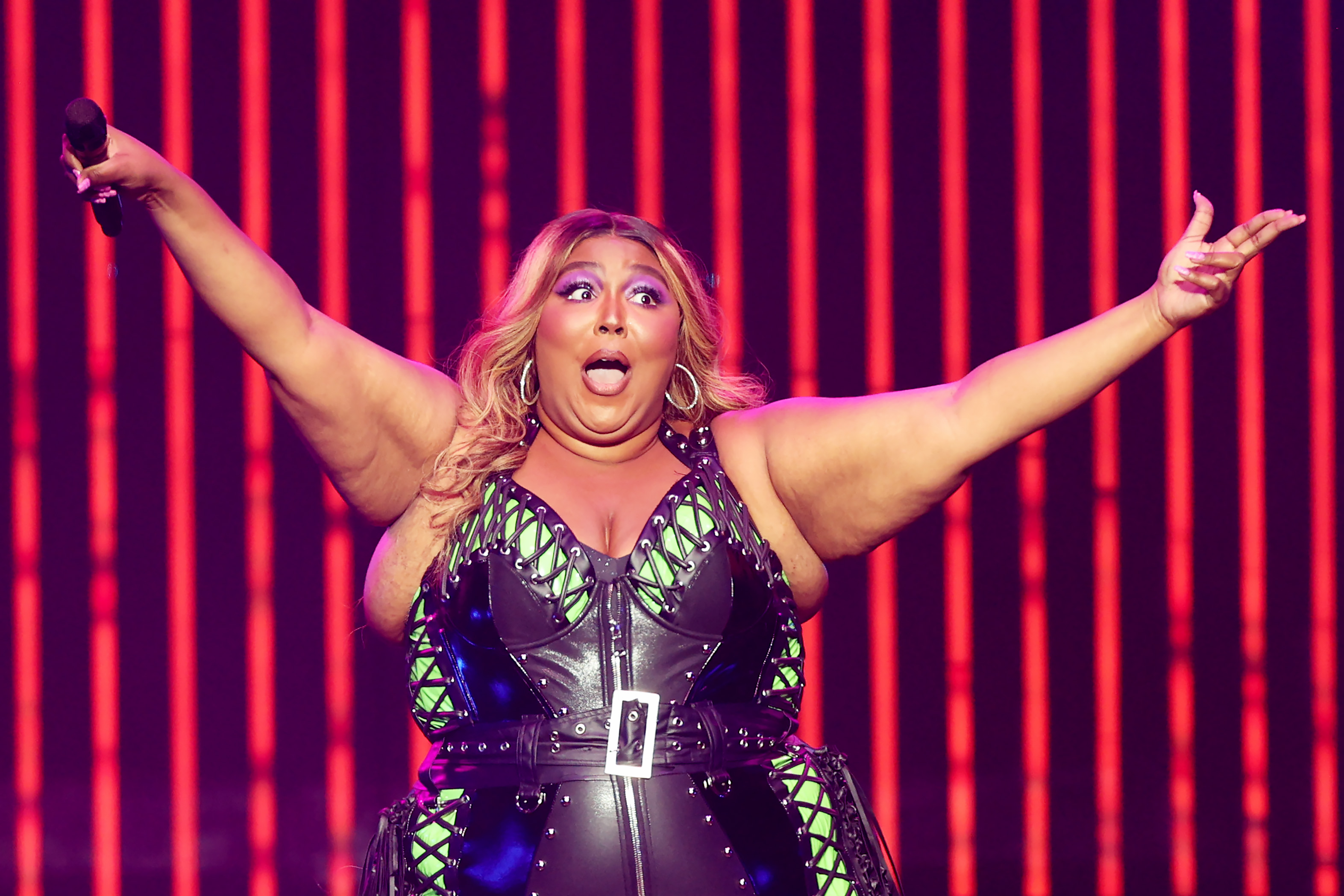 Filmmaker dropped out of directing Lizzo's documentary after being treated  with 'such disrespect' by singer