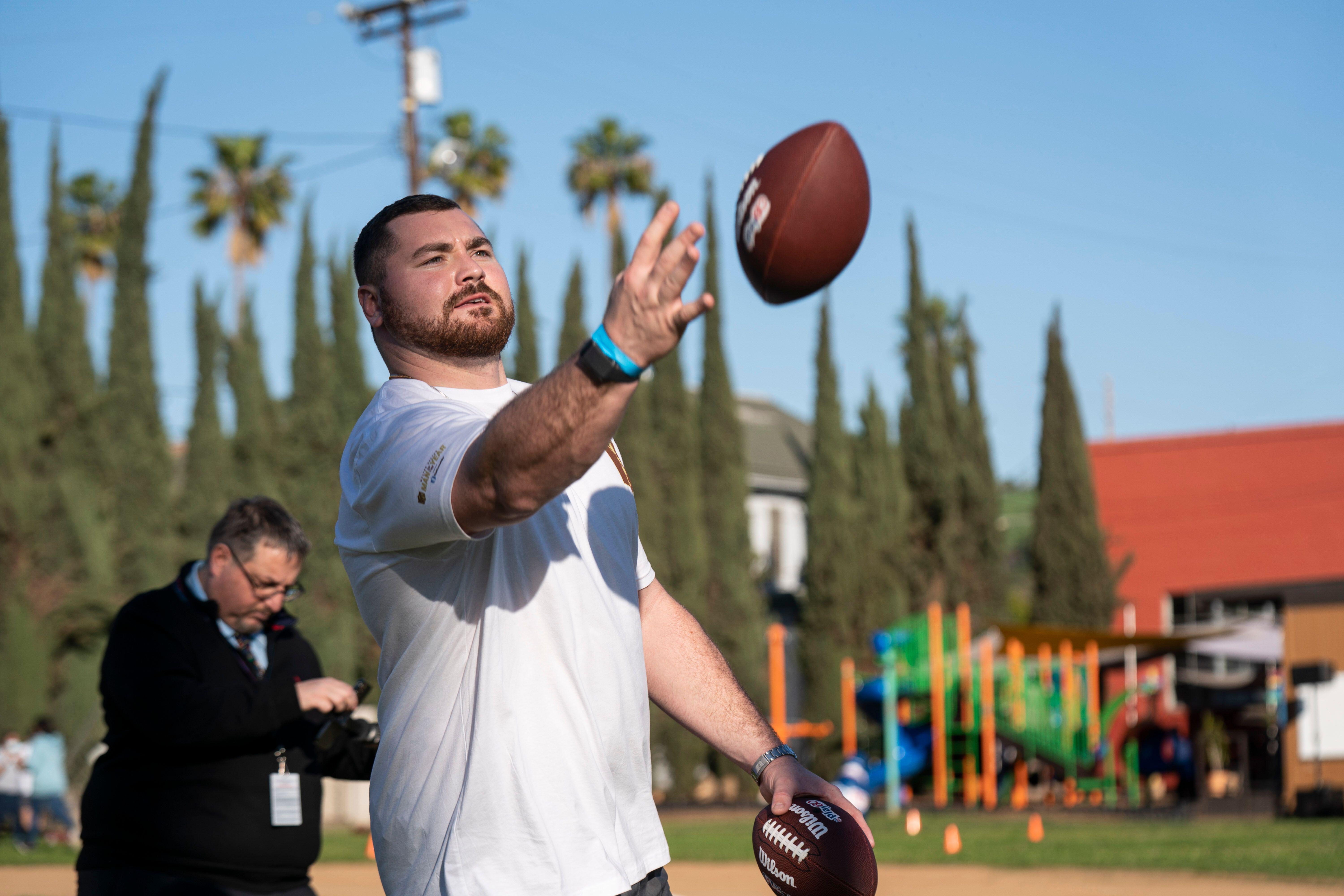 Vikings' Harrison Phillips buys food for Damar Hamlin's family, those  taking care of him