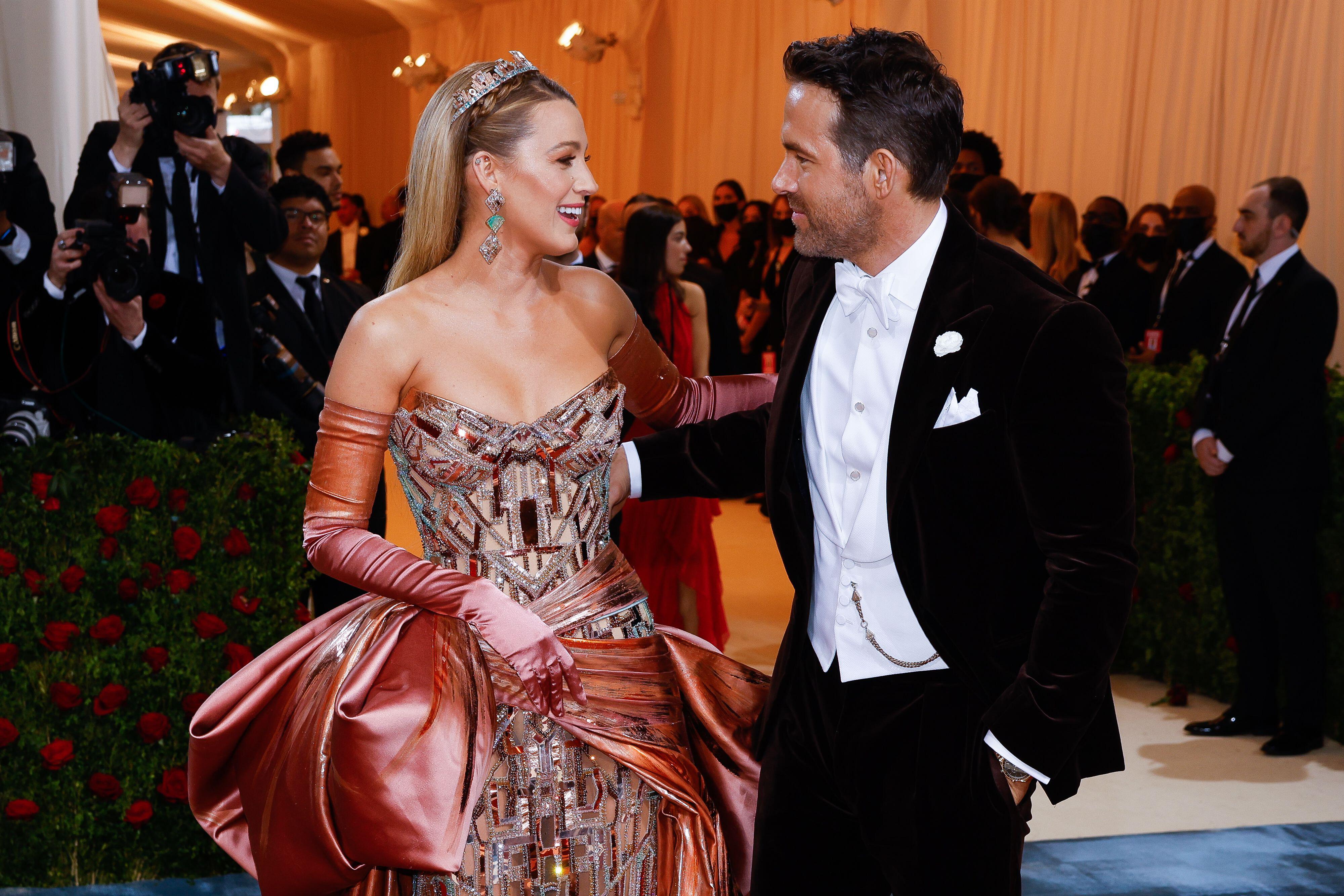 Blake Lively channeled the Statue of Liberty at the Met Gala in a gown that  unraveled to create 2 stunning looks, going from copper to green