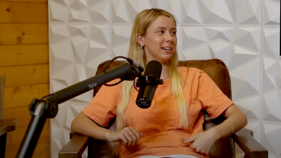 Hawk tuah girl net worth after crypto (52) foto