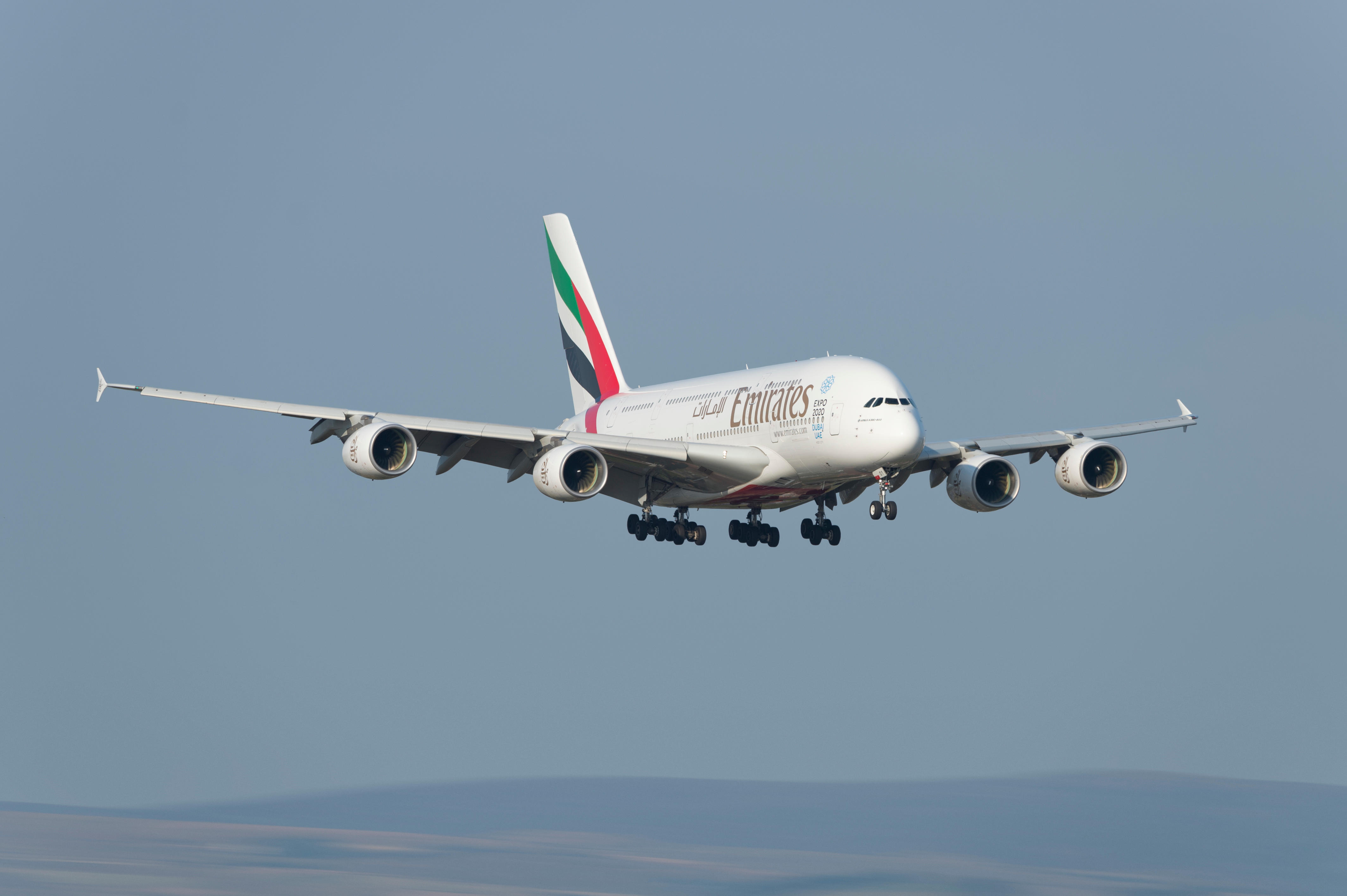 Traveller sues Emirates over disgusting 3 200 business class trip