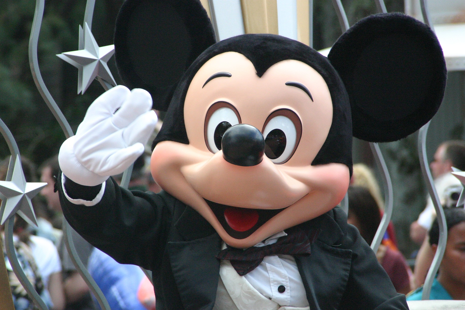 No, Disney Isn't Replacing Its Mickey Mouse Mascot. The TikTok