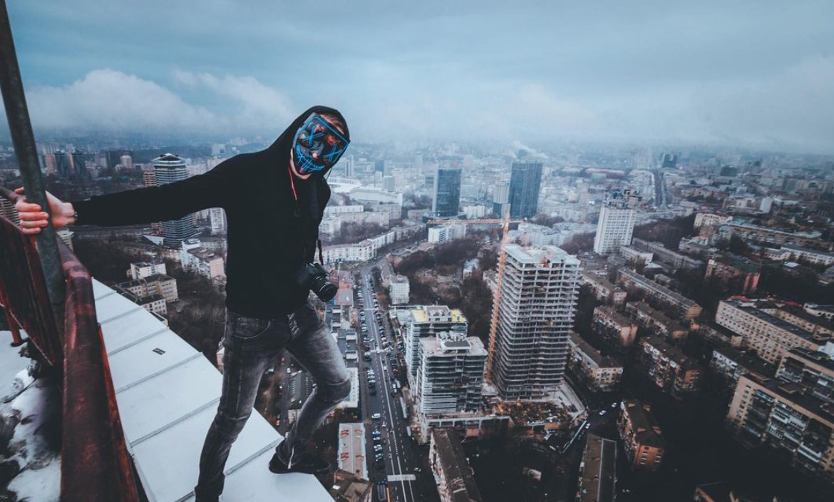 Daredevil Known for Scaling Skyscrapers Dies After Falling 68 Floors