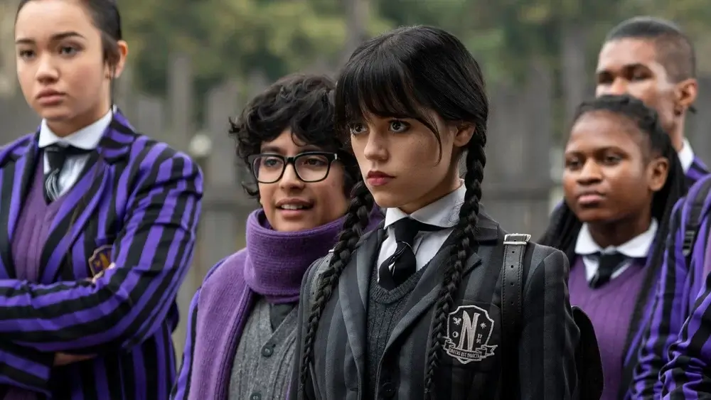 Does Wednesday Blink in Tim Burton and Netflix's Wednesday? Why Jenna  Ortega Never Blinks