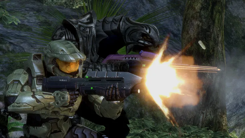 The Master Chief and Arbiter fighting together.