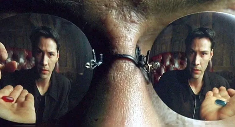 Matrix'ten bir ekran görüntüsü.  Morpheus, Neo'ya Kırmızı ve Mavi Hapları sunar.