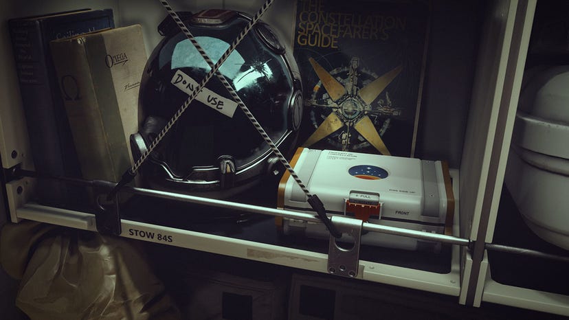 An array of items including a helmet in Starfield
