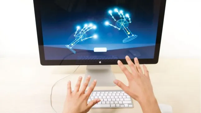 The Leap Motion Controller at work. Detailed real-time hand tracking.