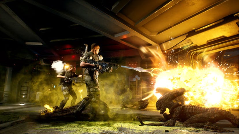 A screenshot of Aliens Fireteam Elite. A Colonial Marine uses a flamethrower on the alien enemies.