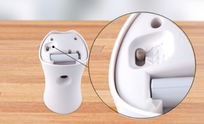 Présente le bas du dispositif Freshmatic® LIFE SCENTS® avec une portion agrandie sur les réglages de fréquence de parfum.