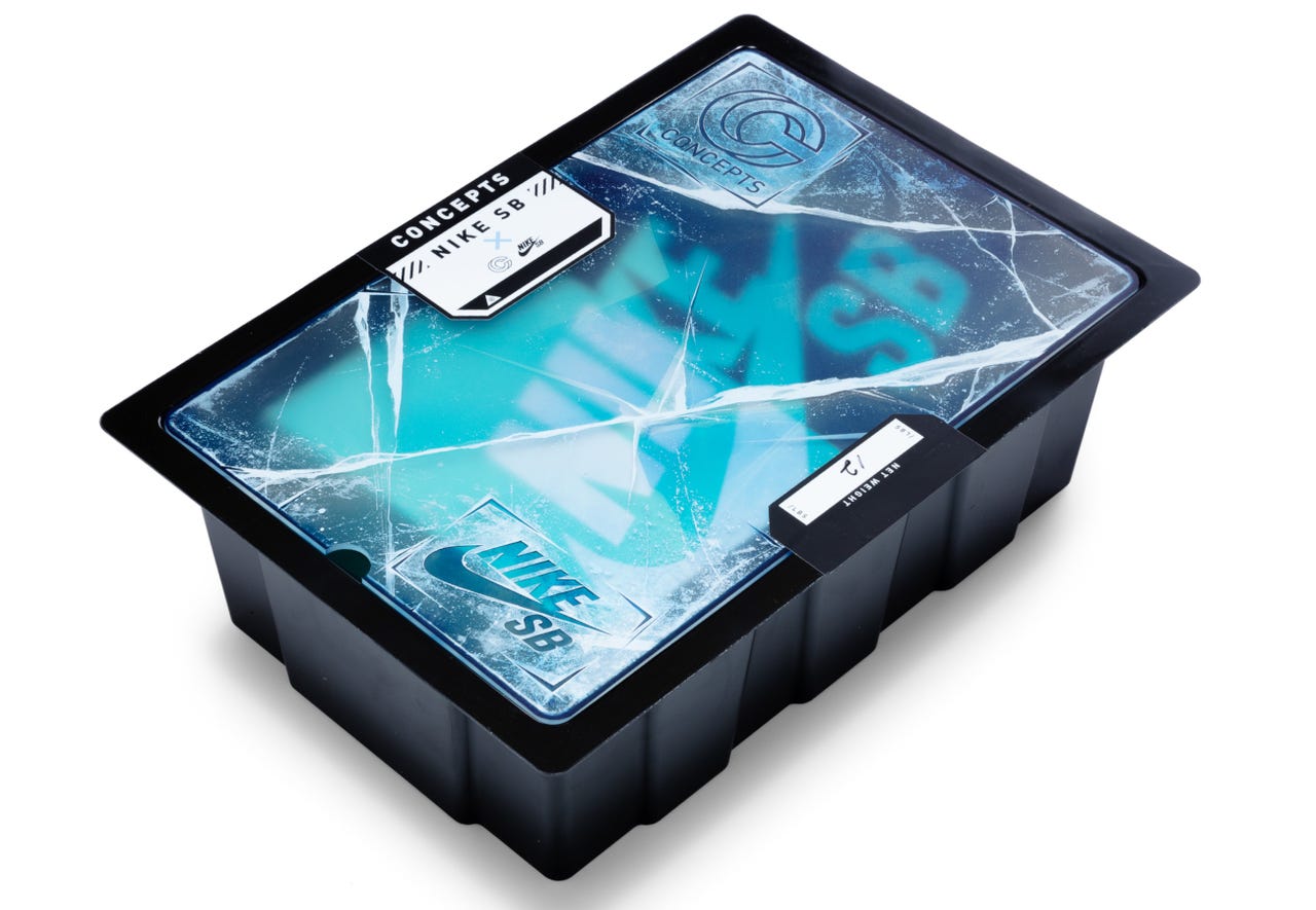 Nike's new Green Lobster shoe box tests packaging limits Nike's new Green Lobster shoe box tests packaging limits