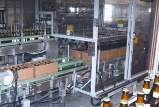 287918-Machine_lifts_empty_bottles_out_of_cases_on_one_side_and_places_full_bottles_into_the_cases_on_other_side_.jpg