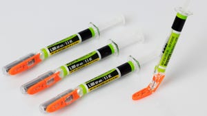 Heparin syringes use sharp-catching label to prevent needlesticks