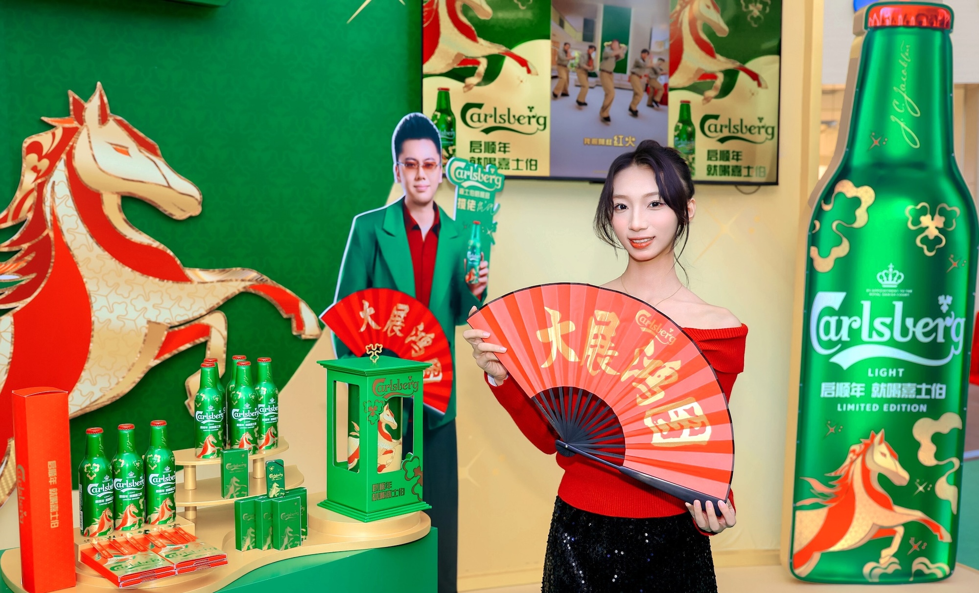 Carlsberg-limited-edition-beer-packaging-Asian markets-zodiac-collectible-luxury-design-pop culture marketing