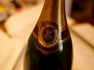 Alcan's new "lever" champagne closure