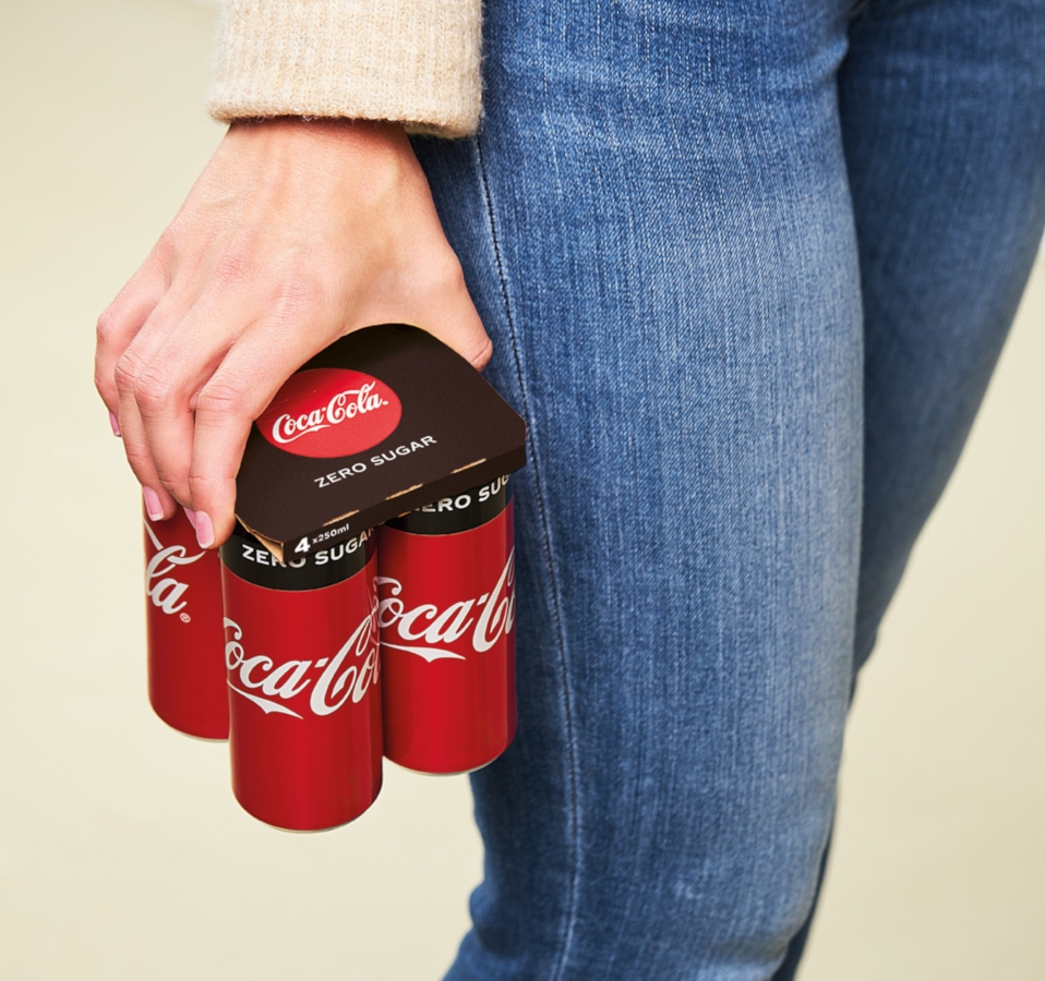 Canterbury セットアップCocaCola Red Sparks Multipack 'topper' boosts Coca-Cola's packaging sustainability