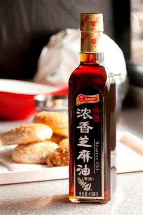 BOPP, semi-gloss, silver paper p-s labels convey luxury for Amoy sesame oils