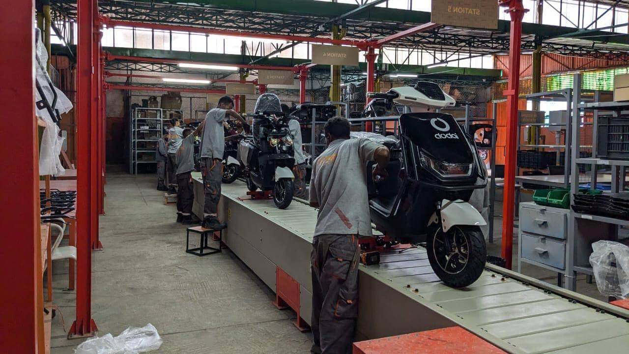dodai bikes being assembled