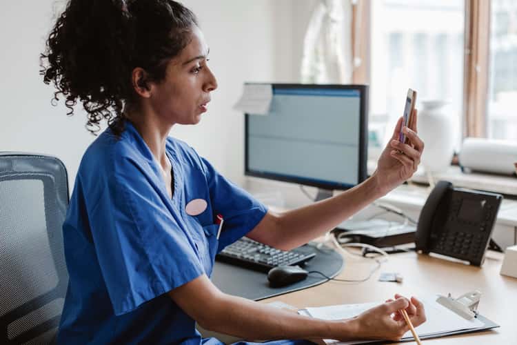 JJ_Photo_Female healthcare worker talking to patient on mobile_GettyImages_1188431776_1Star JJ_Photo_Female healthcare worker talking to patient on mobile_GettyImages_1188431776_1Star