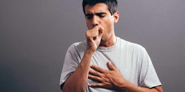 Como saber se estou com a garganta inflamada? Veja 5 sintomas!