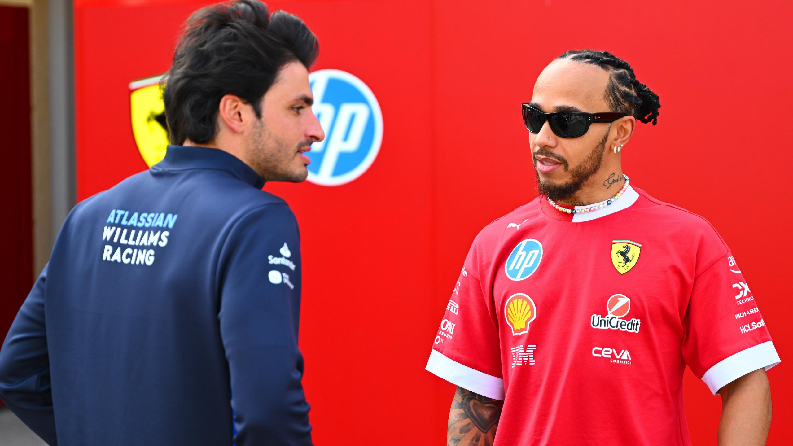 Carlos Sainz expertly breaks down Lewis Hamilton's struggles at Ferrari with telling answer after being replaced