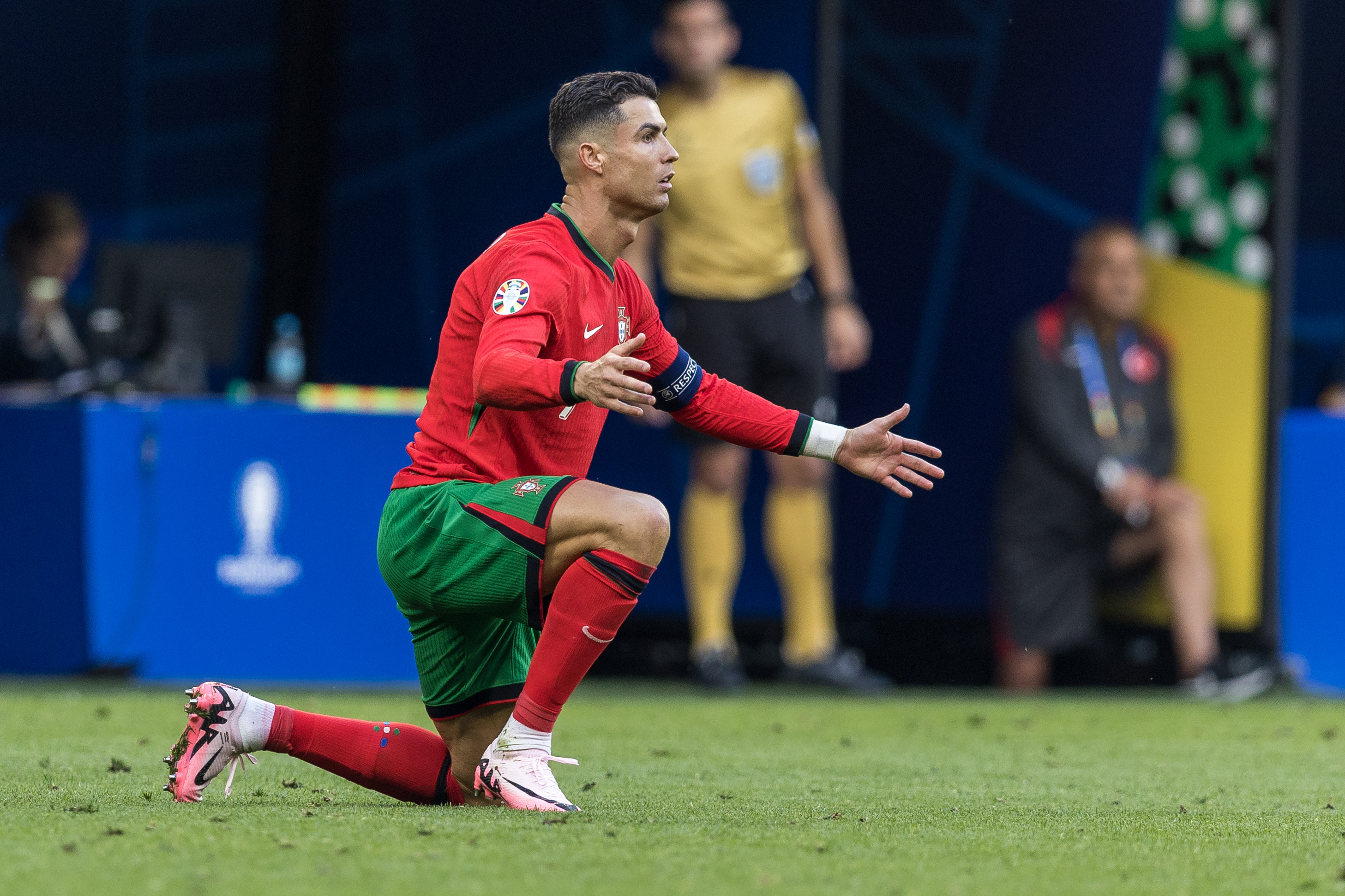 Man Utd accused of 'disrespecting' Cristiano Ronaldo after penalty miss vs  Slovenia