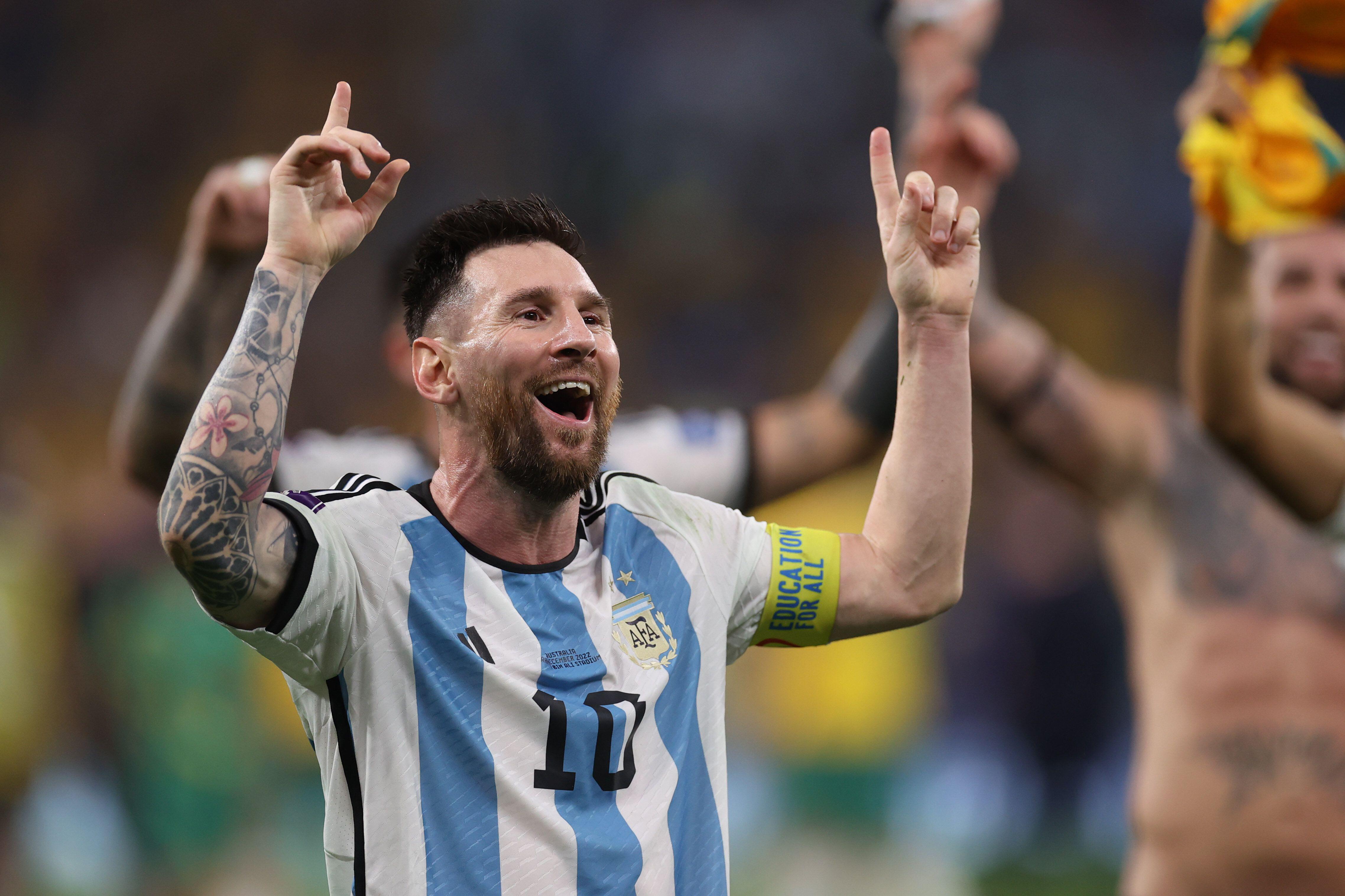 Canelo slams Messi for 'cleaning the floor' with Mexico World Cup jersey