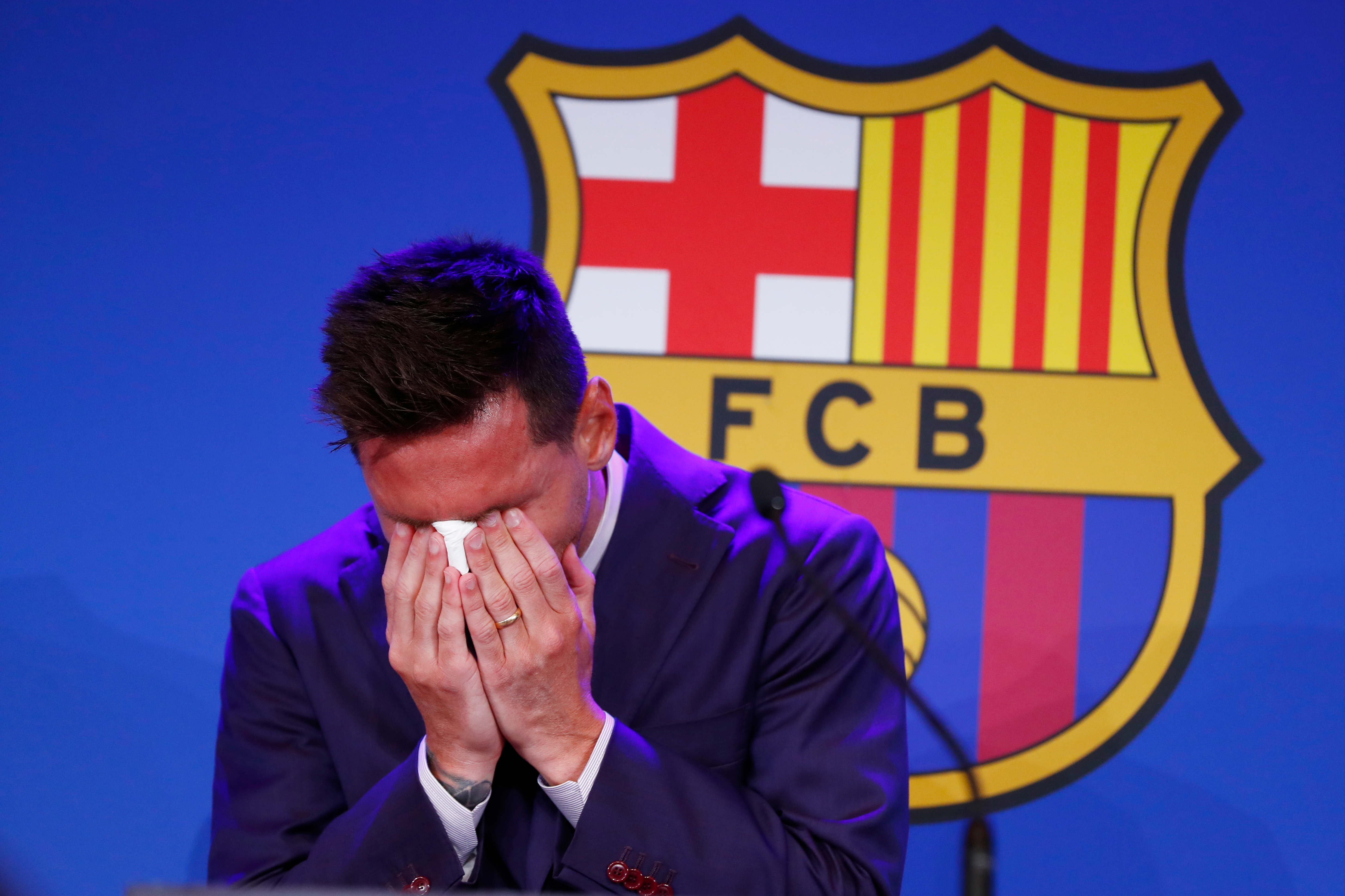 Lionel Messi Was Forced To Leave One Of His Barcelona Awards Behind