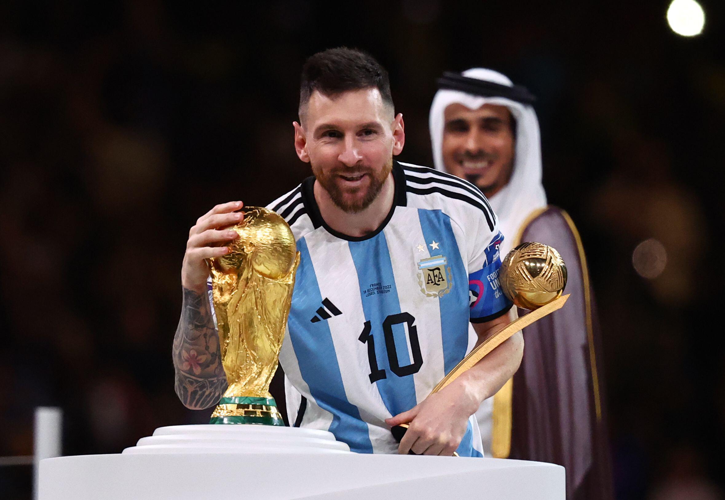 Messi's WC Win Honoured With Gold Argentina Jersey