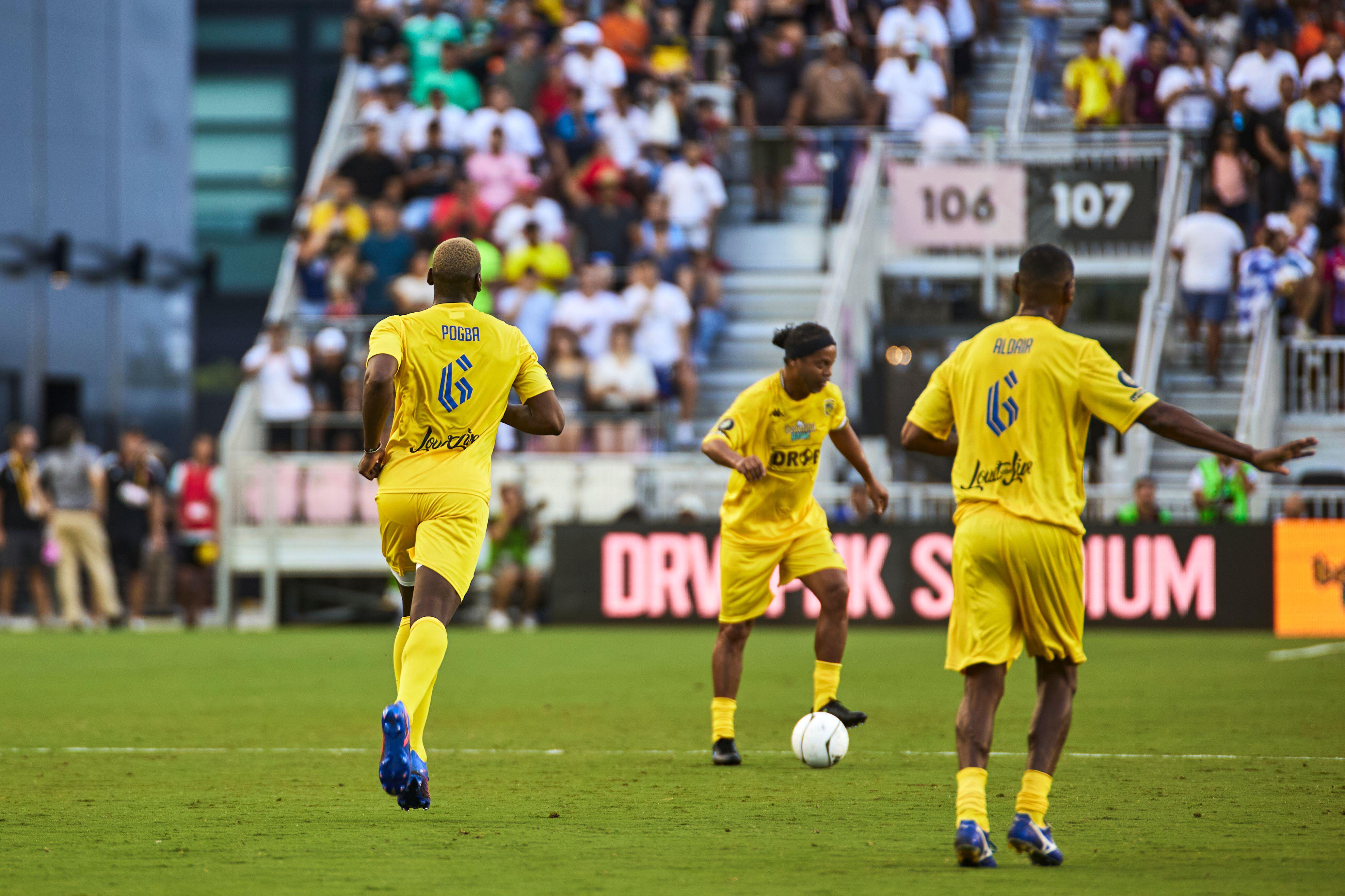 Vinicius receives award won by Ronaldo, Carlos, Ronaldinho and