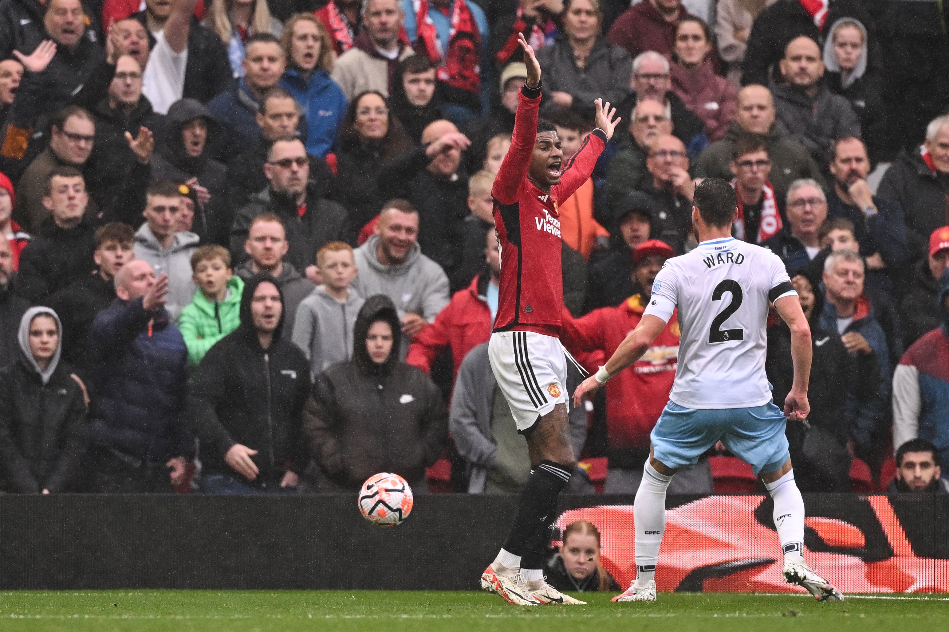 Fans fume after Man Utd denied late penalty for handball vs Crystal Palace