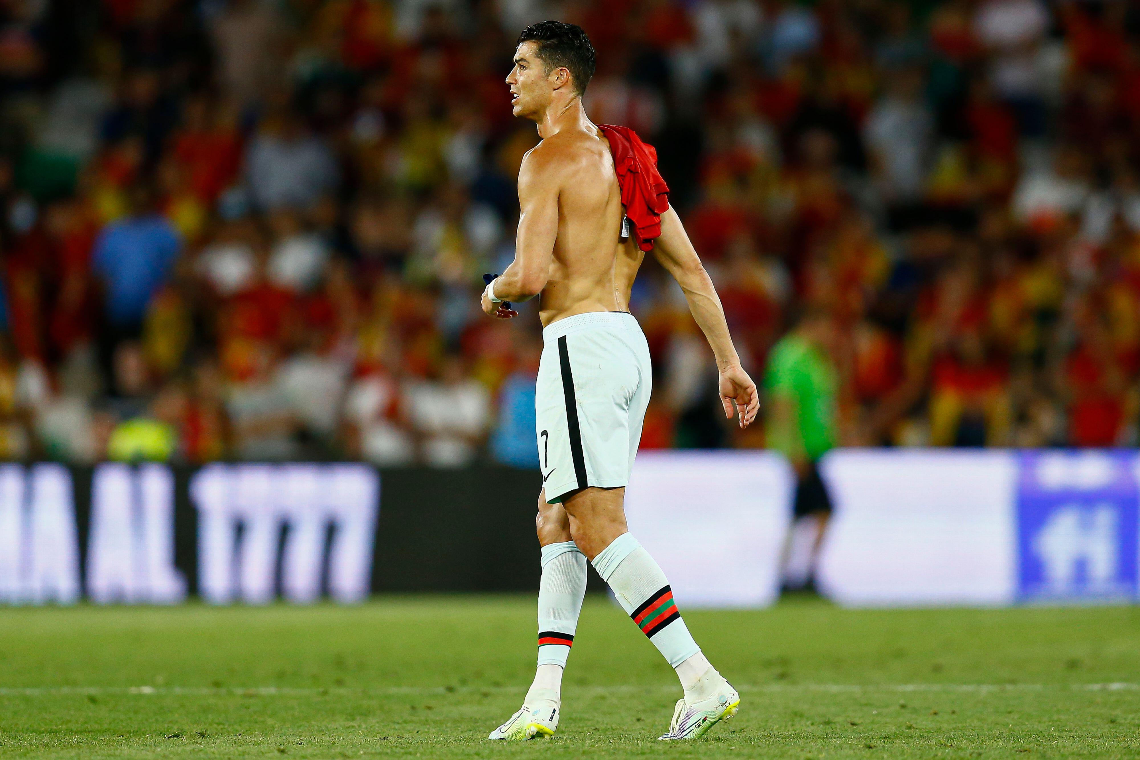 Cristiano Ronaldo Shows Off His Incredible Physique In New CR7