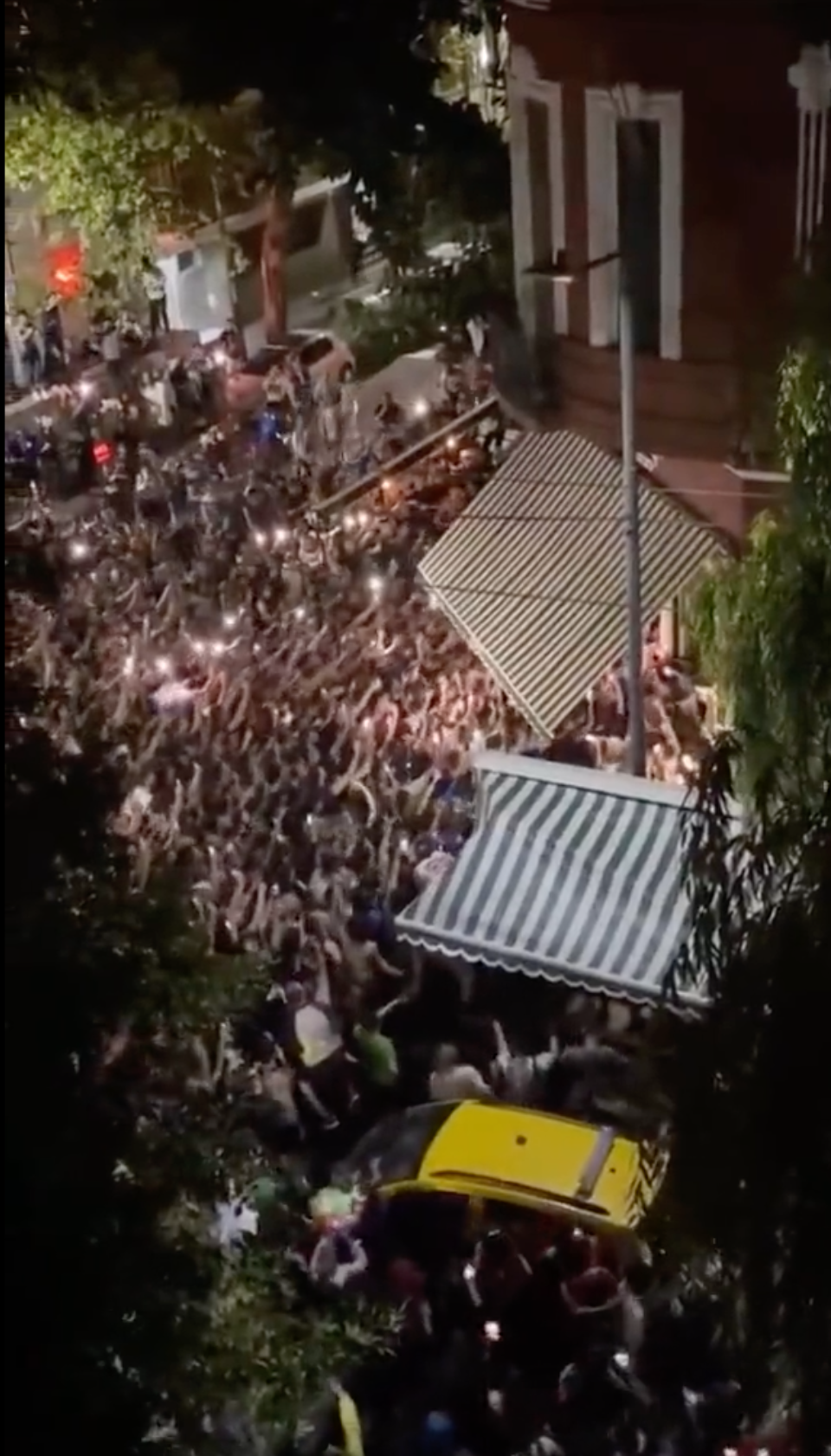 Lionel Messi mobbed by Argentina fans during dinner at Don Julio