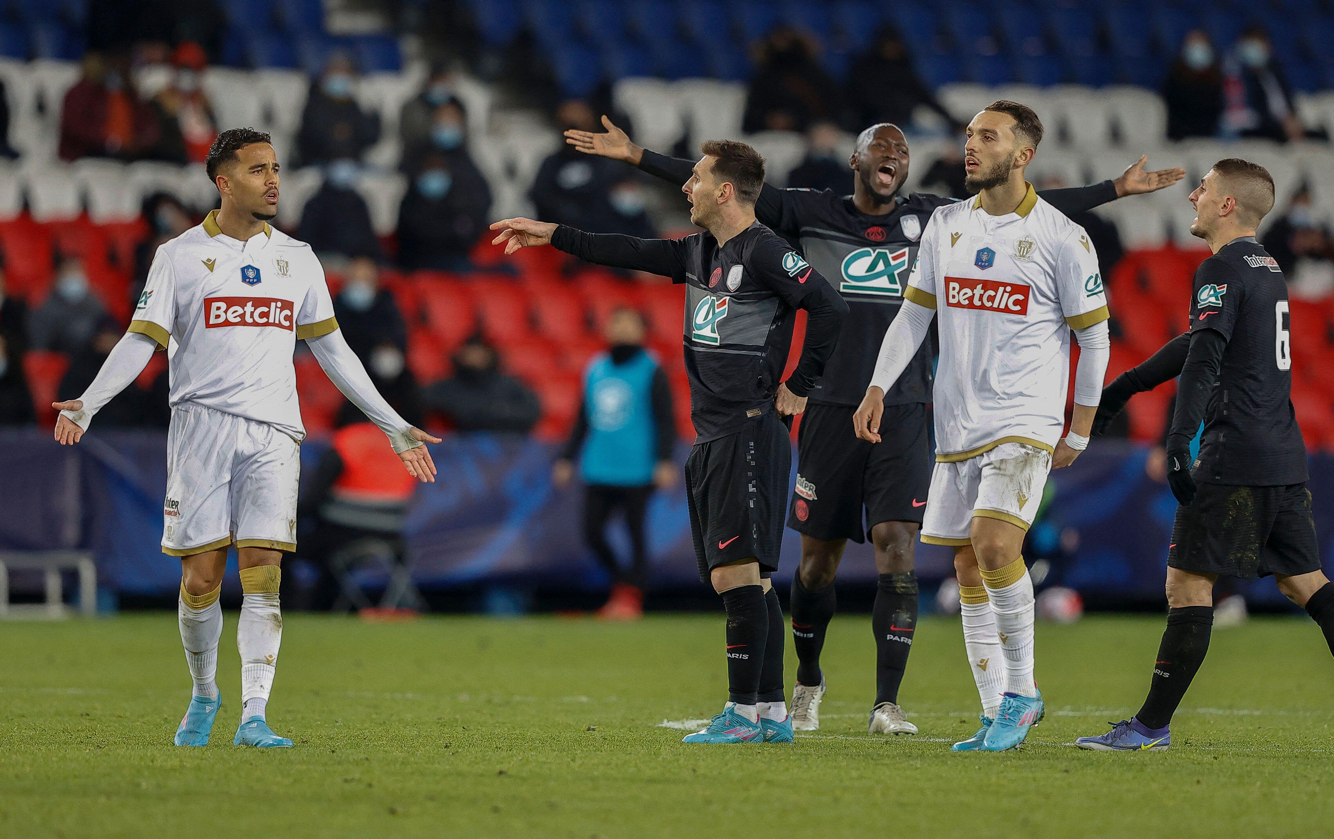 Lionel Messi wears no.10 for PSG as Neymar reverts to No.11 - Futbol on  FanNation