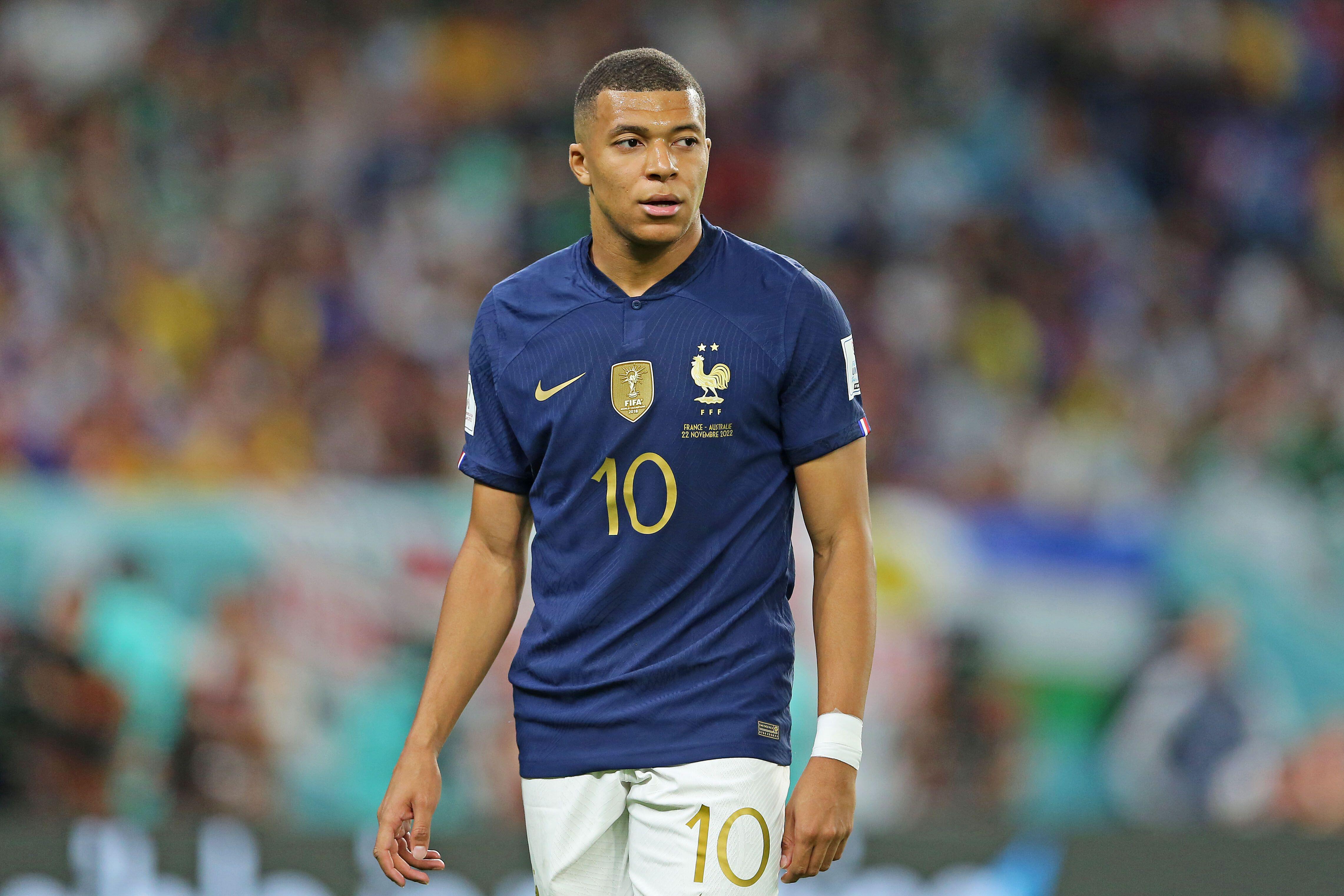 Tee-shirt de foot équipe de France FFF - Numéro 10 Kylian Mbappe