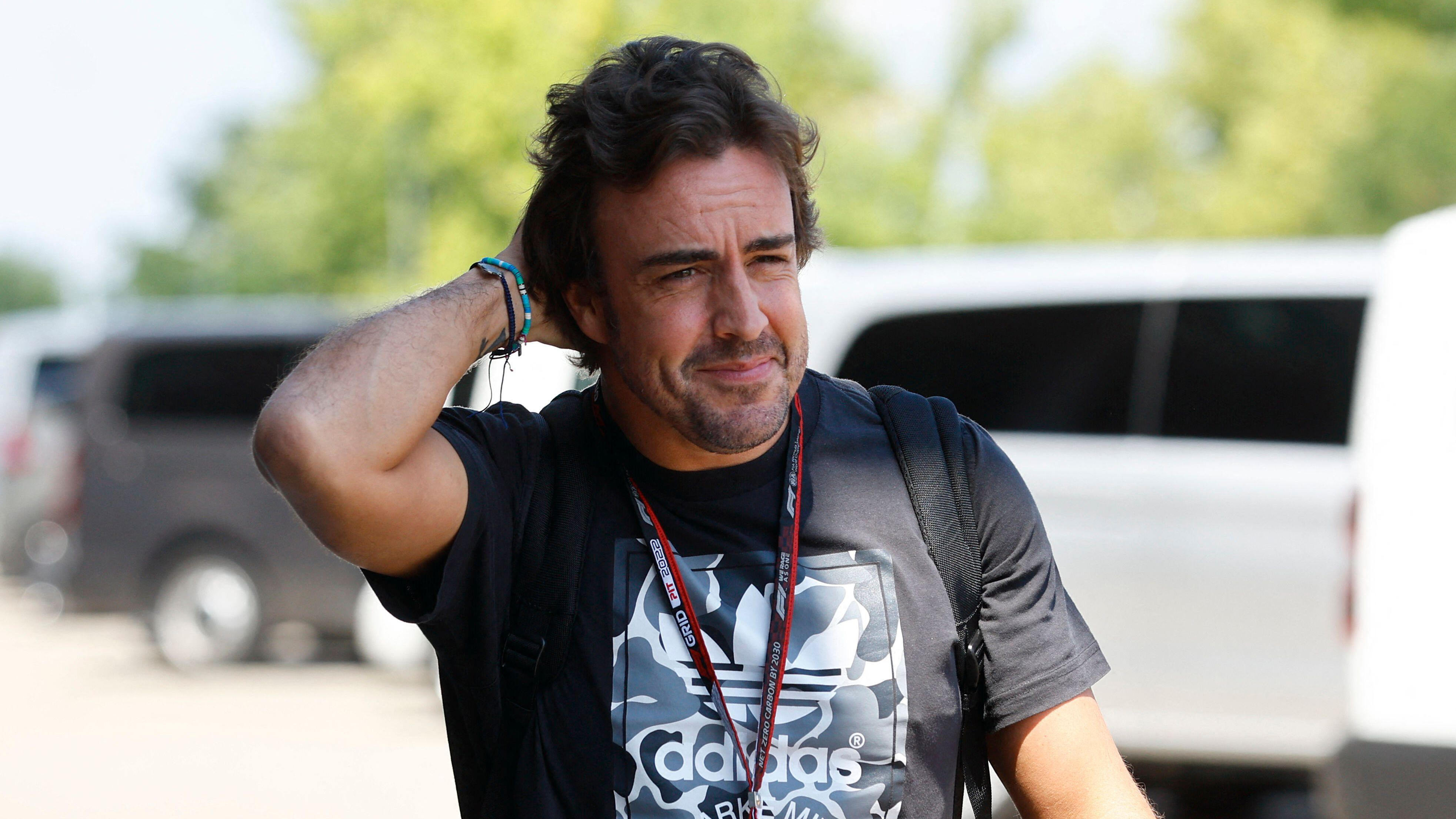 Fernando Alonso signs to Aston Martin for 2023 on multi-year contract