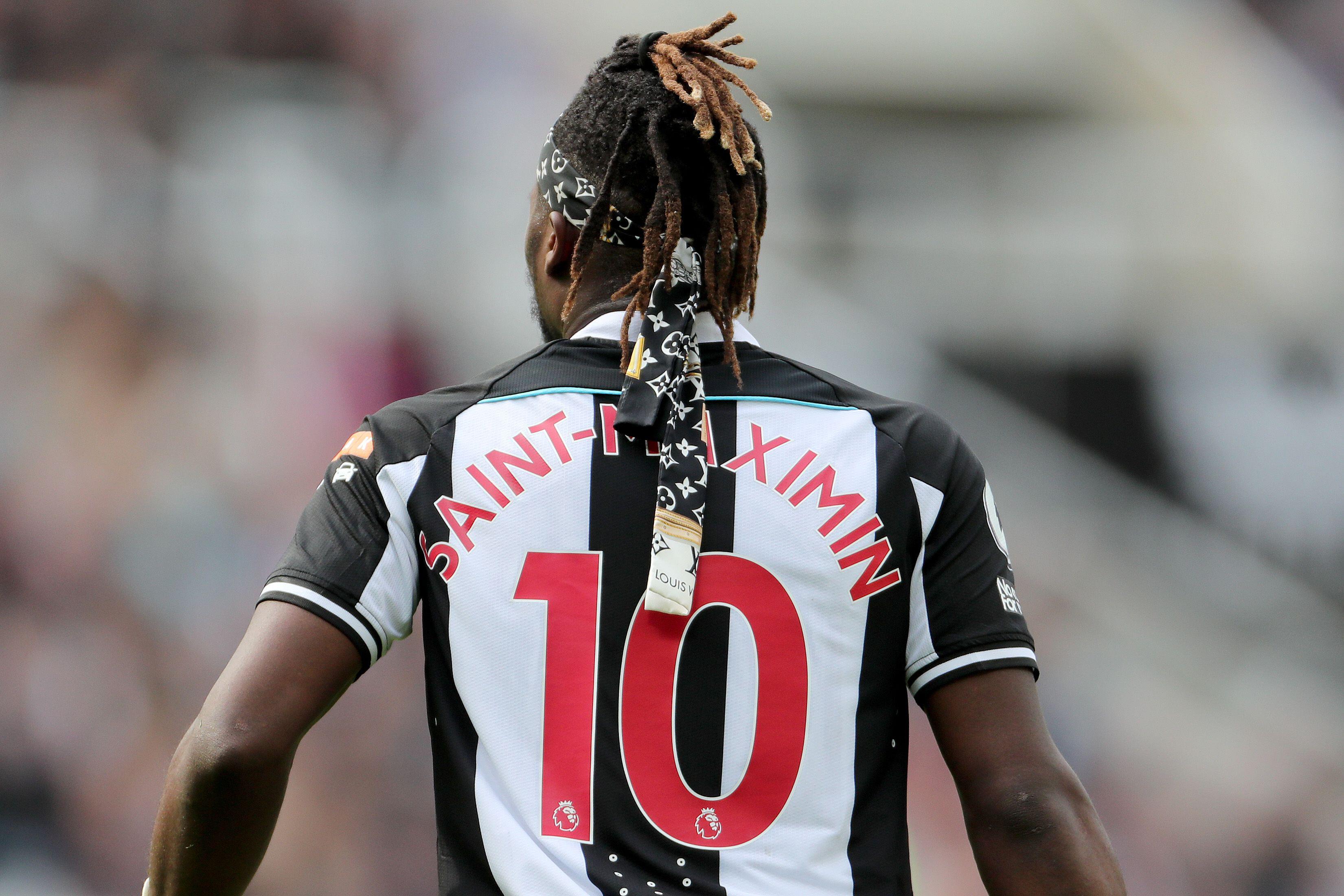 zuurstof hoek schijf Allan Saint-Maximin Charged By FA For Wearing Designer Headbands During  Games